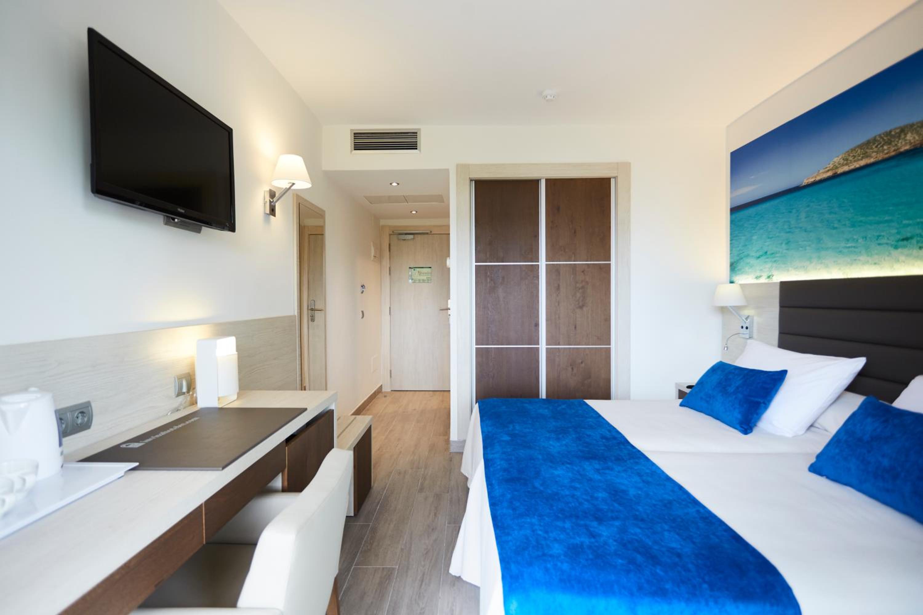 Superior Double Room with Sea View - Photo 4