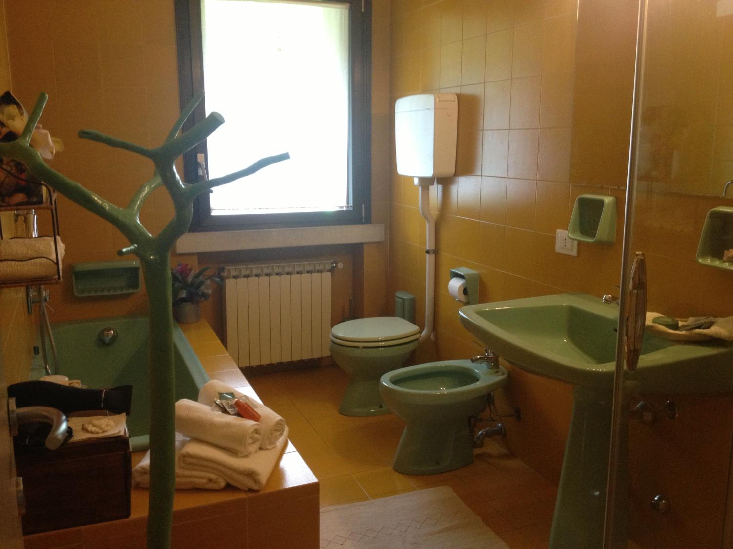 Family Room with Private Bathroom - Photo 3