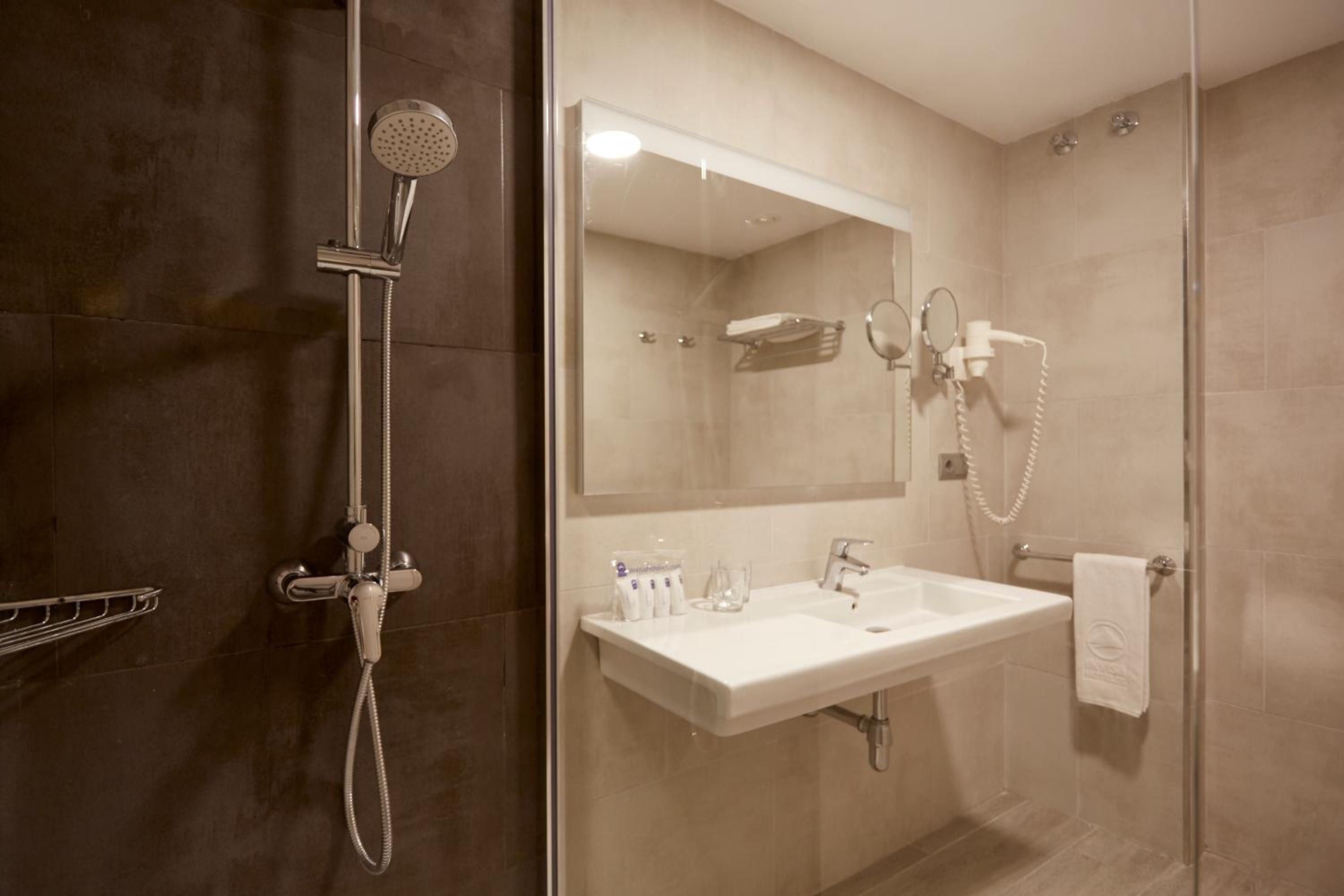 Superior Double Room with Sea View - Photo 2