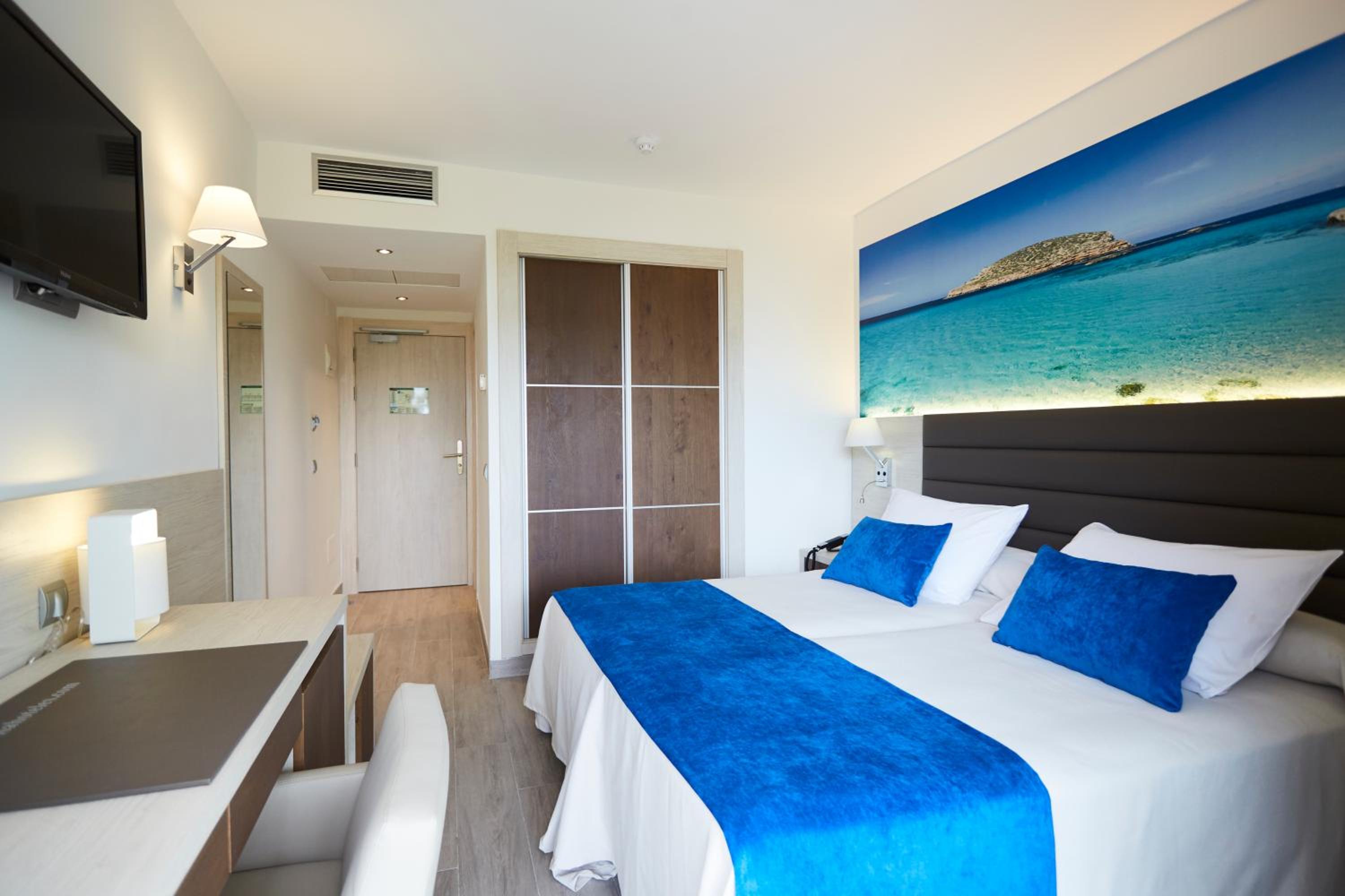 Superior Double Room with Sea View - Photo 3