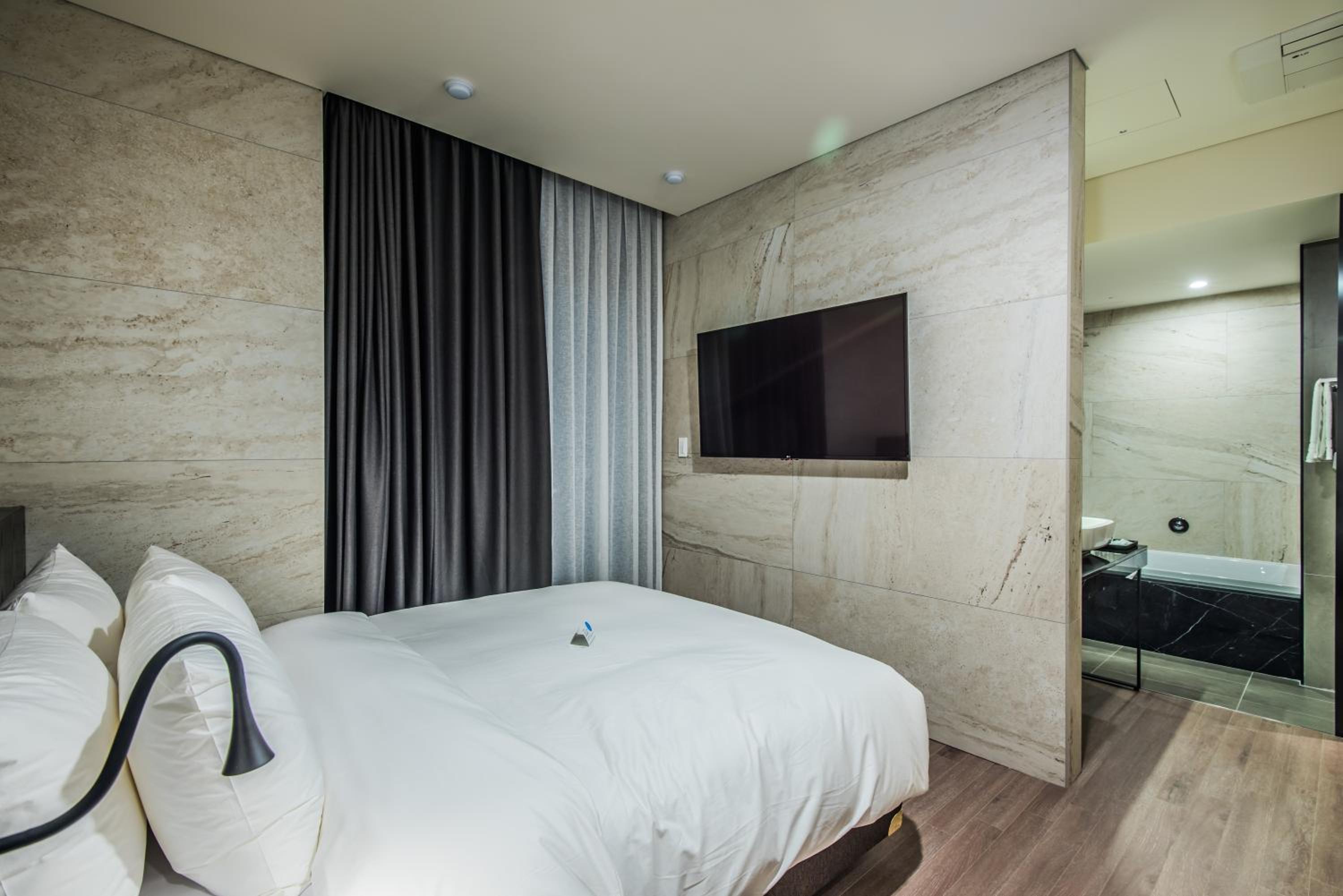 Superior Double Room with Balcony photo 3