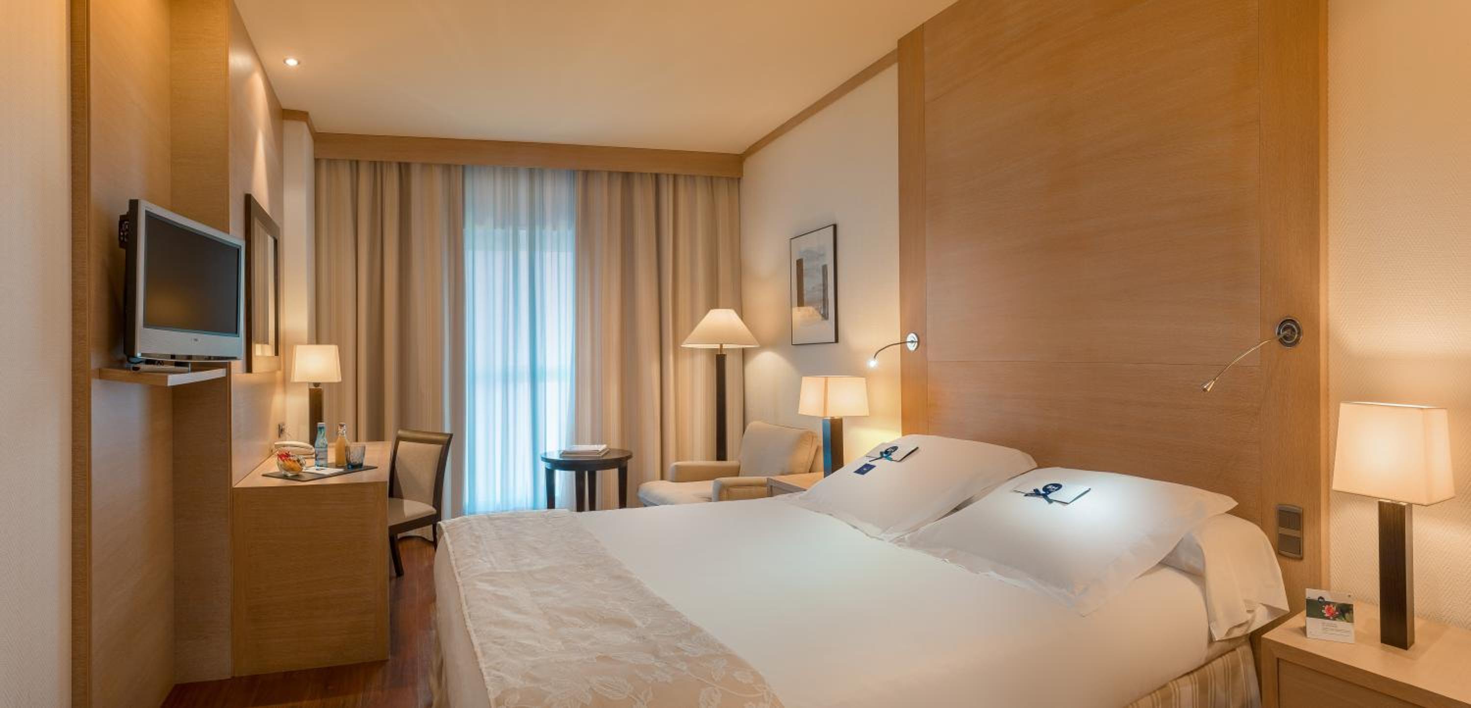 Superior Double or Twin Room thumbnail 5