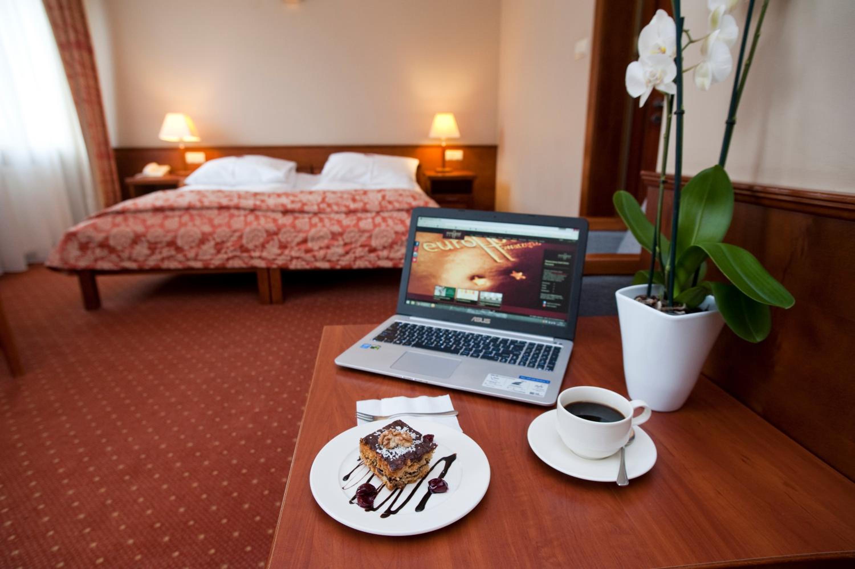 Double or Twin Room - Photo 7
