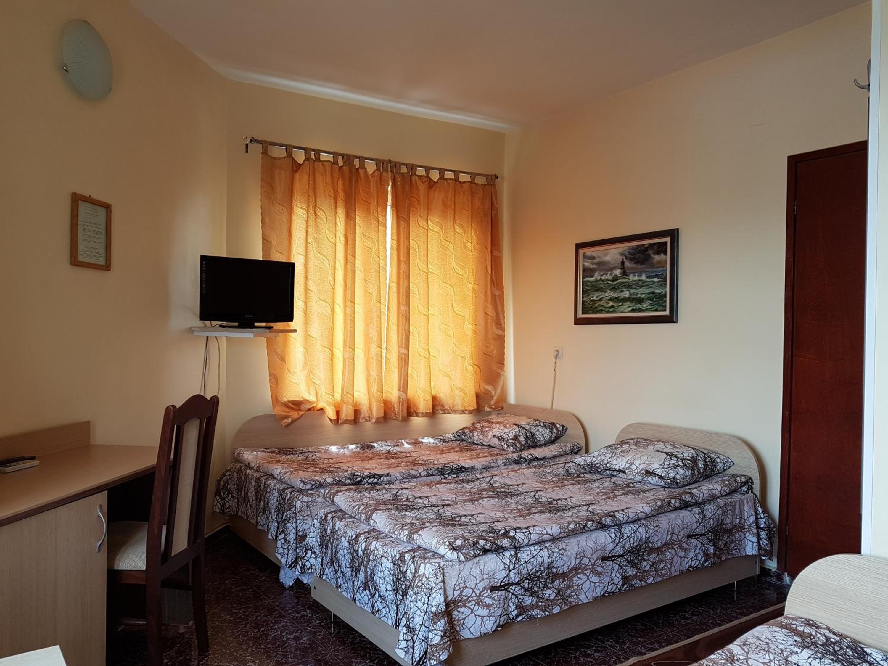 Double or Twin Room - Photo 8