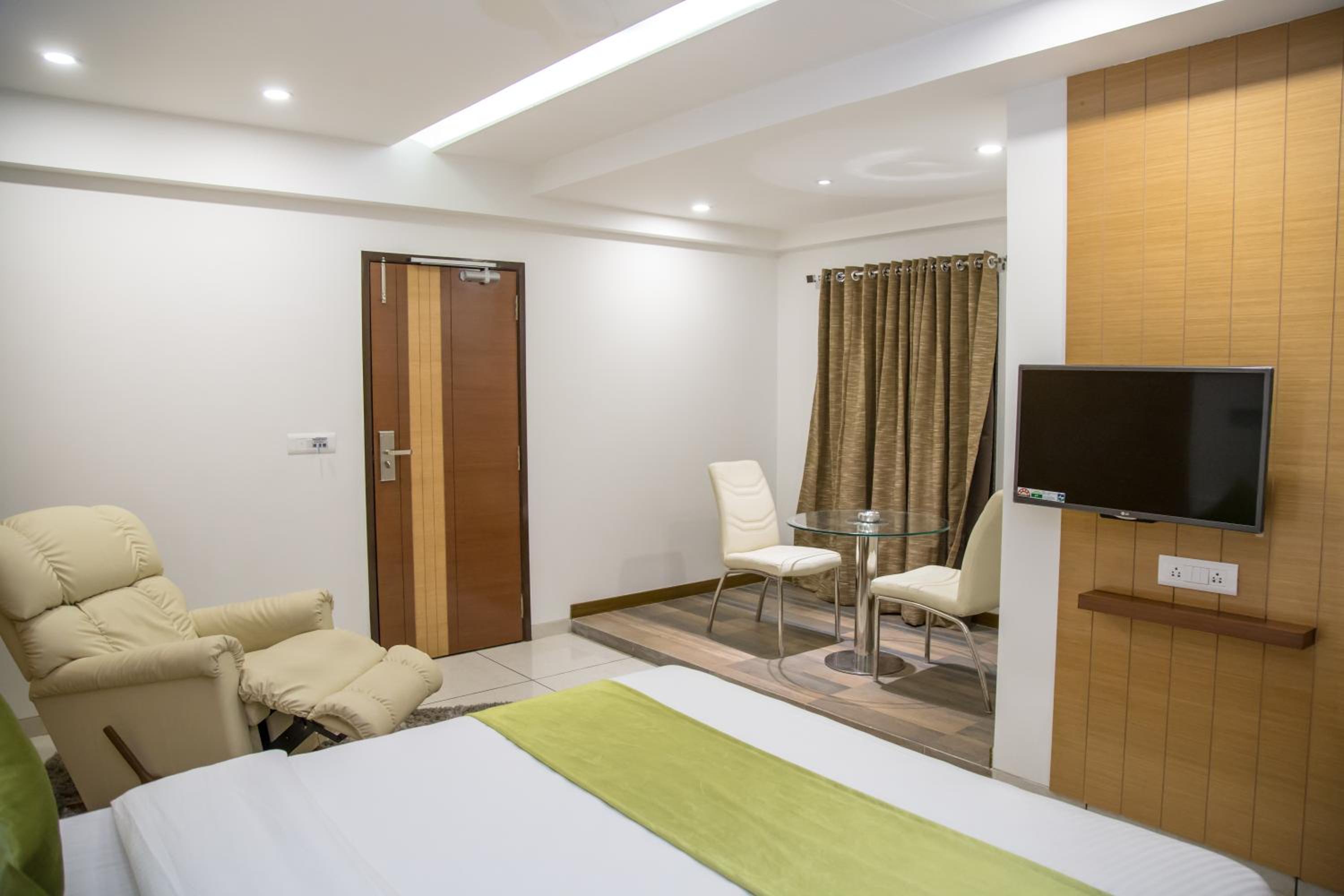 Superior King Room photo 3