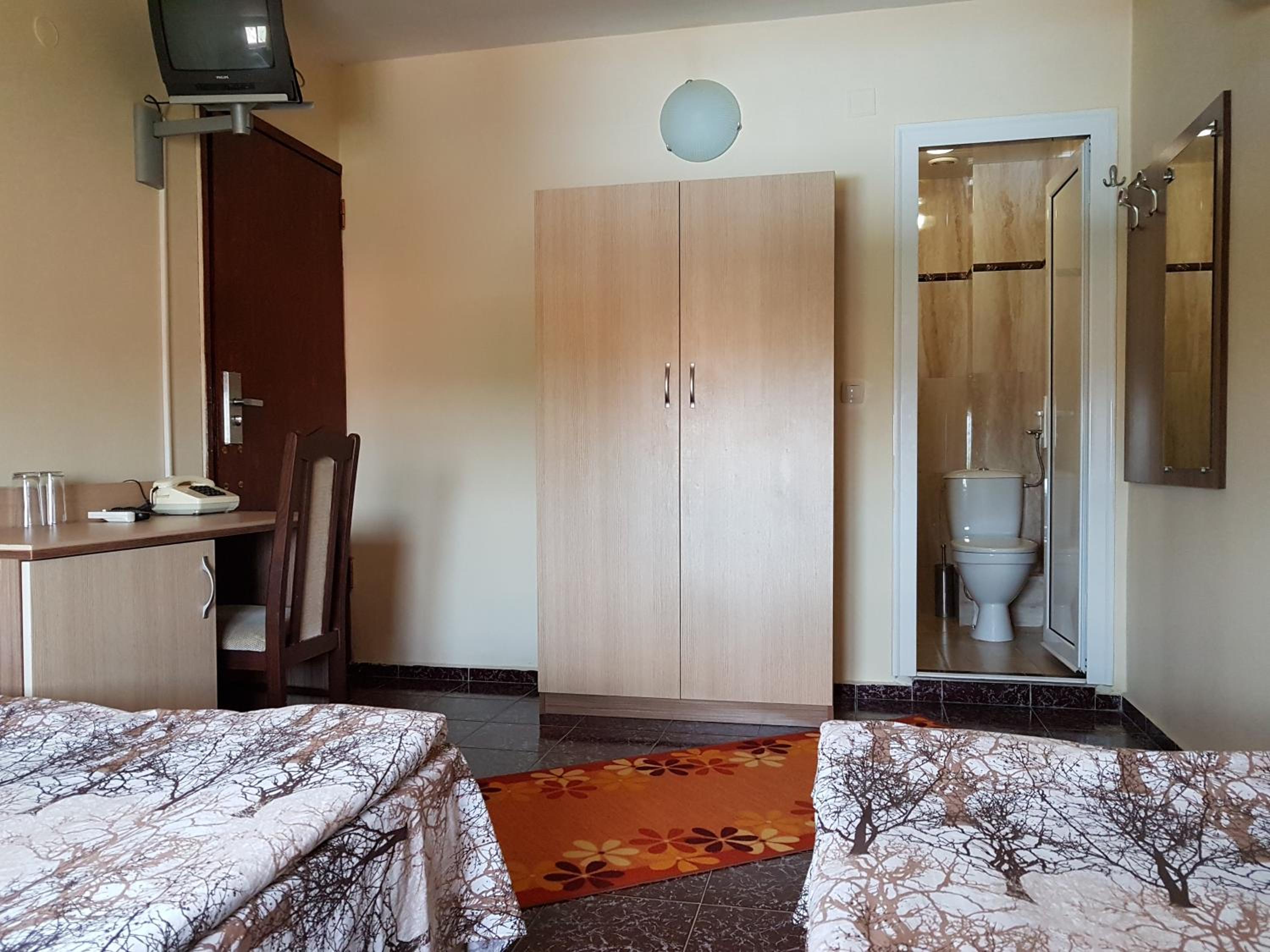 Double or Twin Room - Photo 13