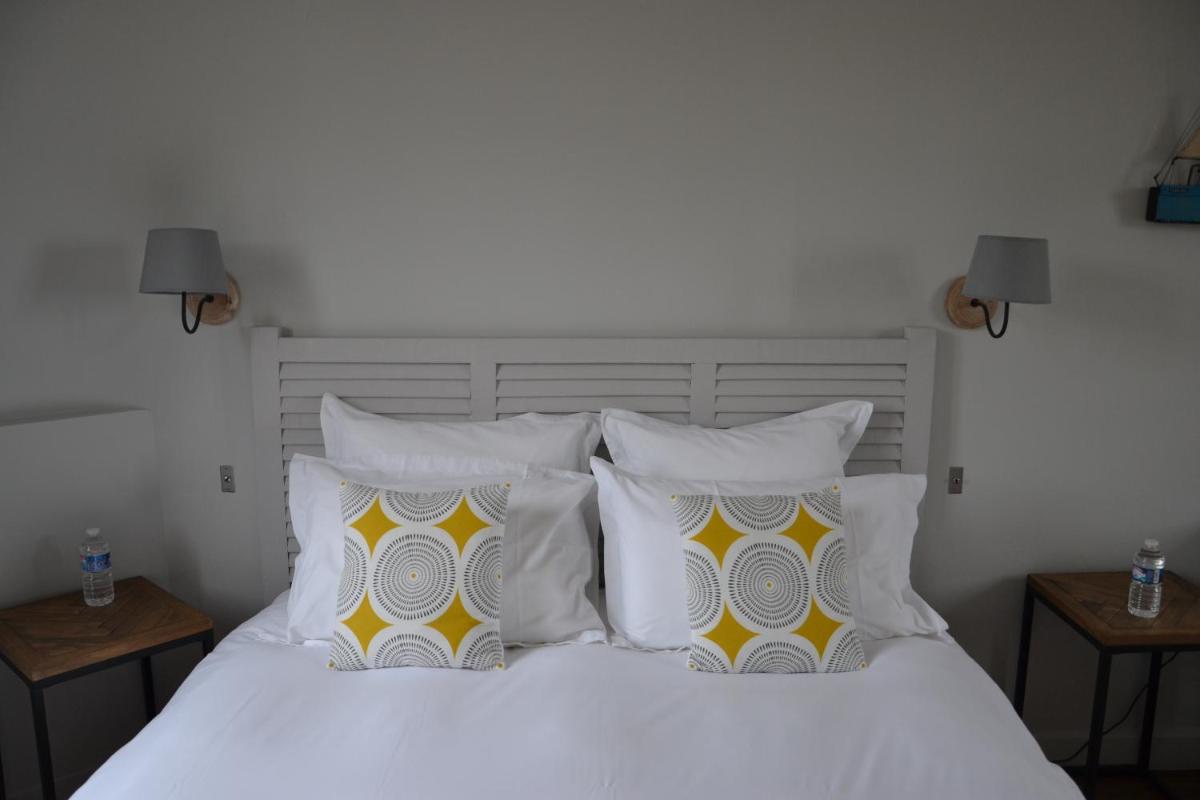 Double Room with Sea View and Terrace photo 2