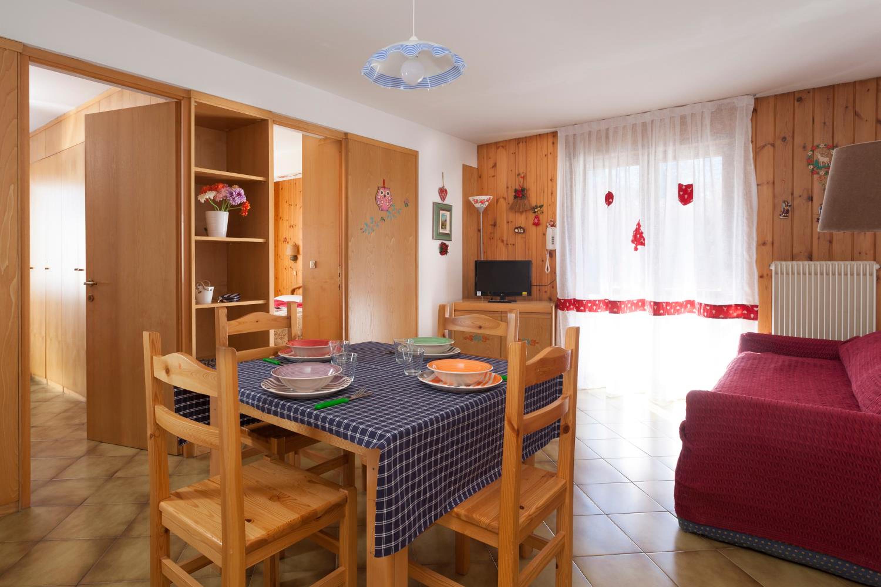Two-Bedroom Apartment (6 Adults) - Photo 2