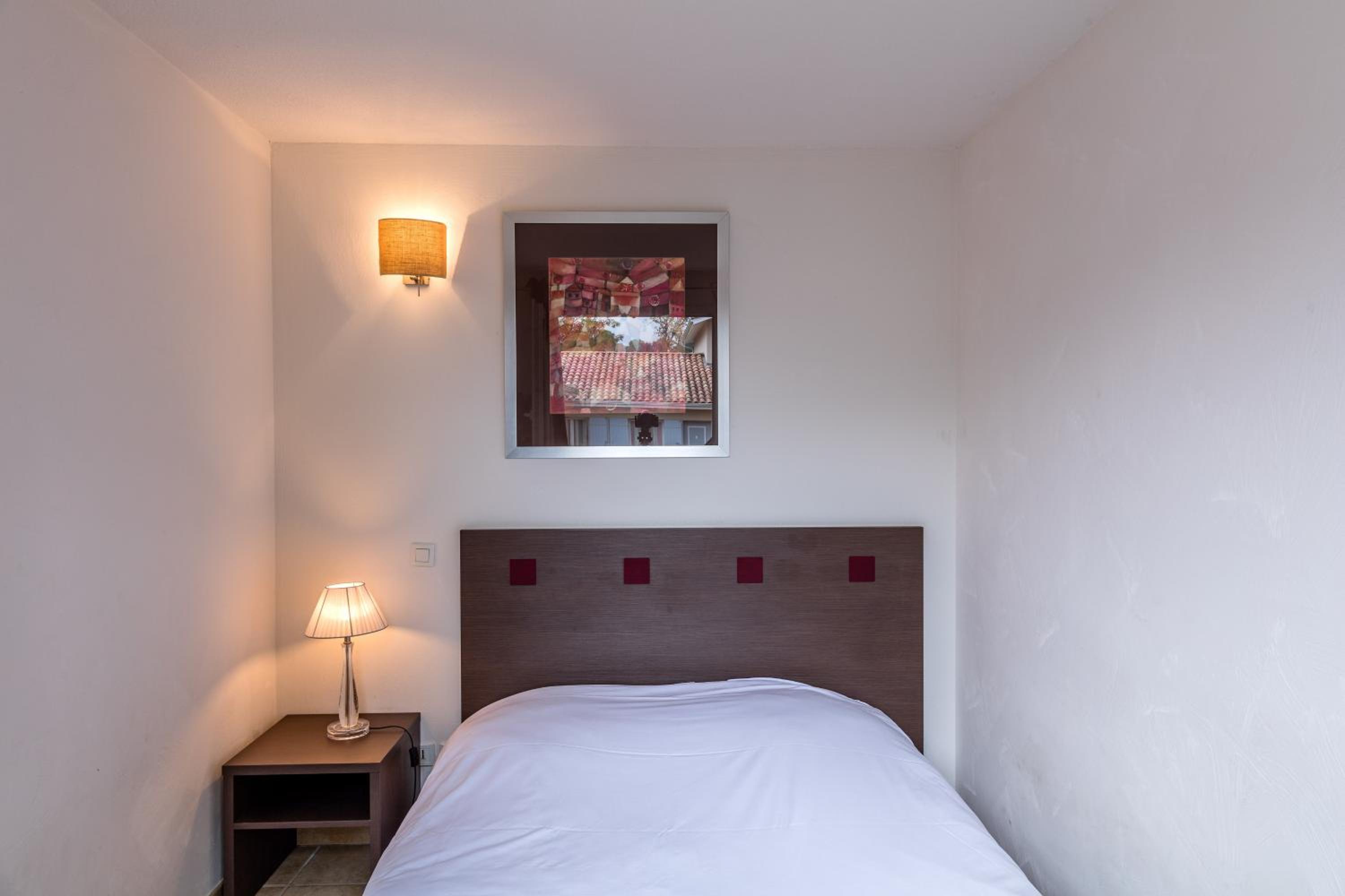 One-Bedroom Apartment (2 - 4 Adults) photo 3