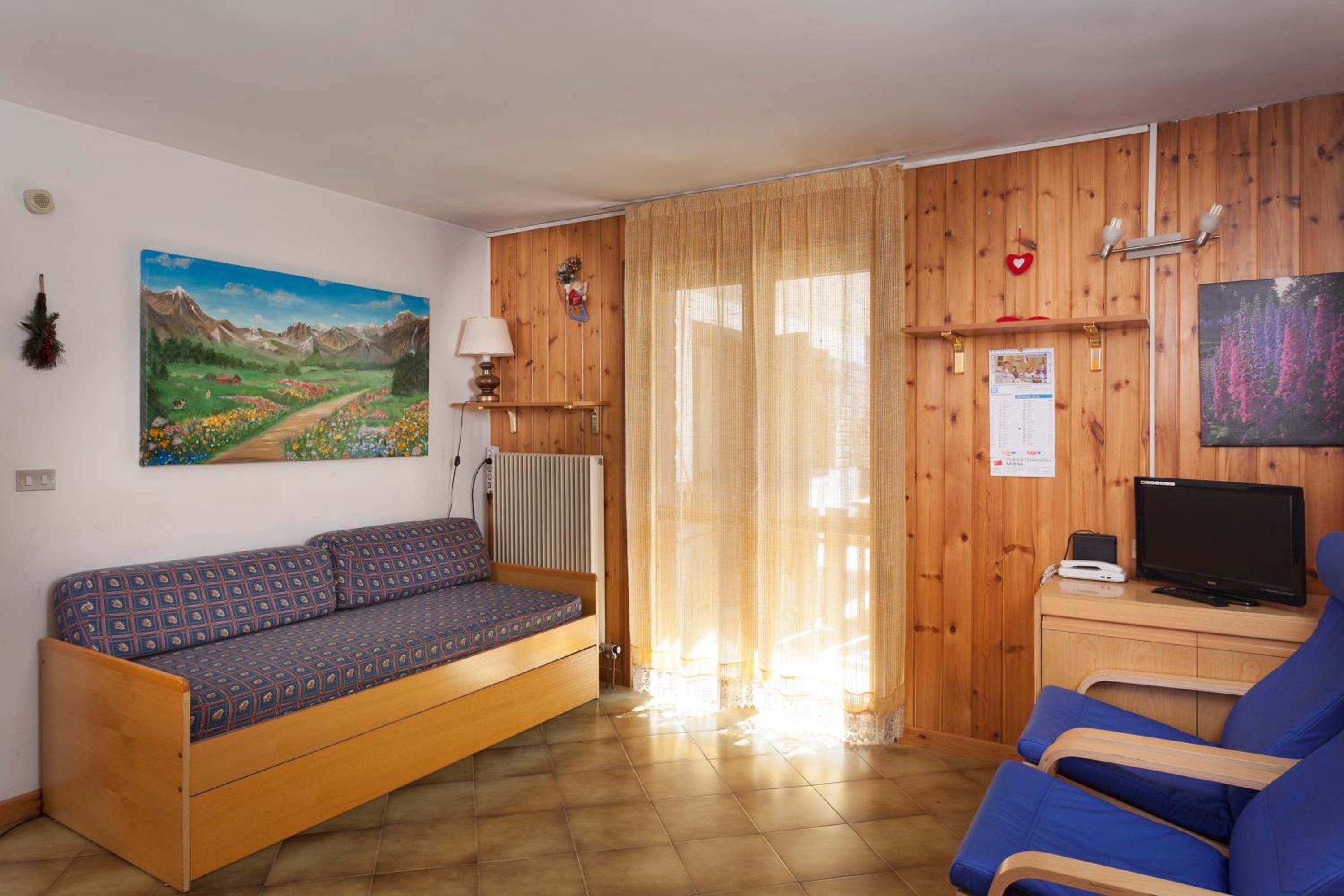 Two-Bedroom Apartment (6 Adults) - Photo 14