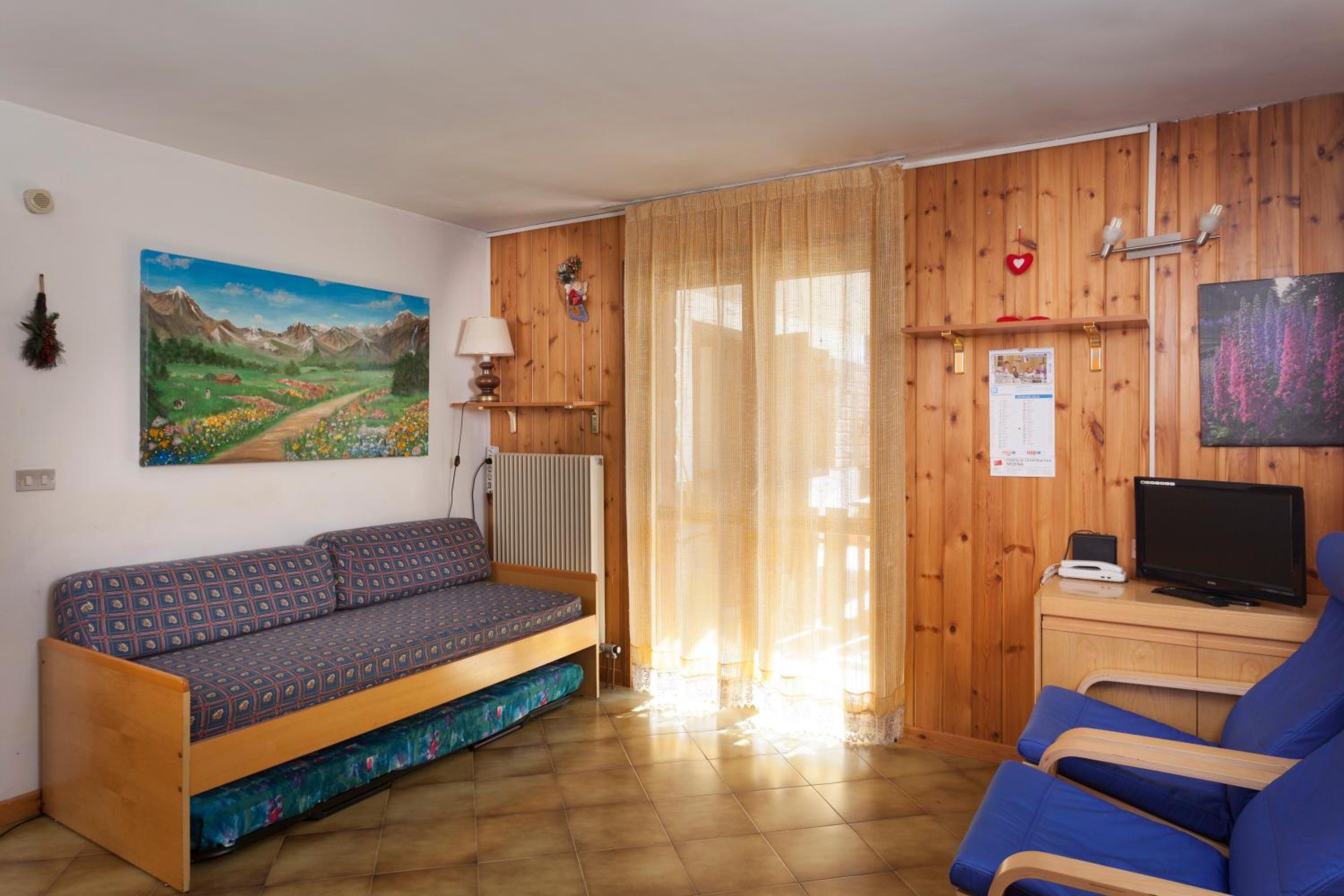 Two-Bedroom Apartment (6 Adults) - Photo 4