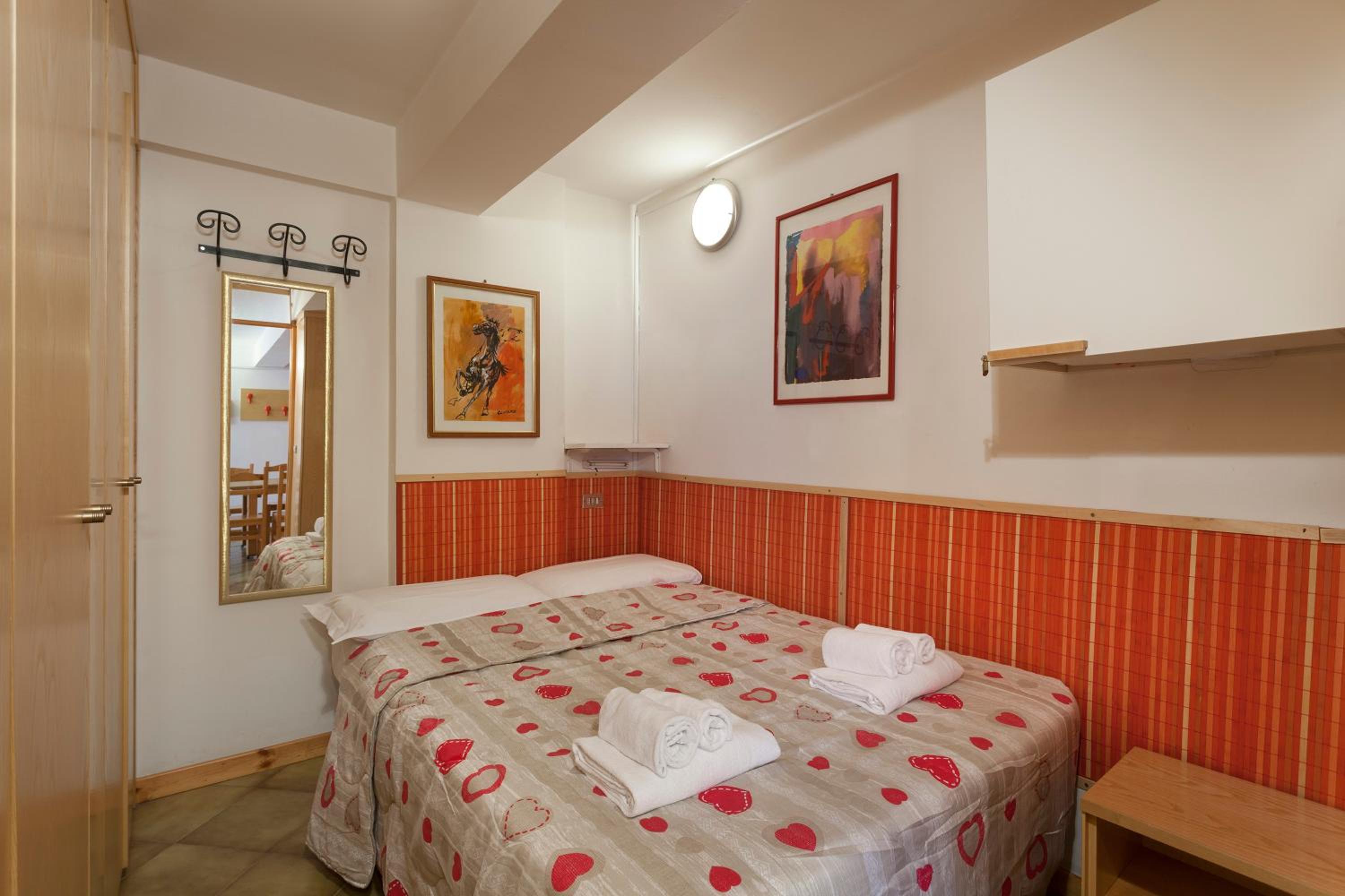 Two-Bedroom Apartment (6 Adults) - Photo 13