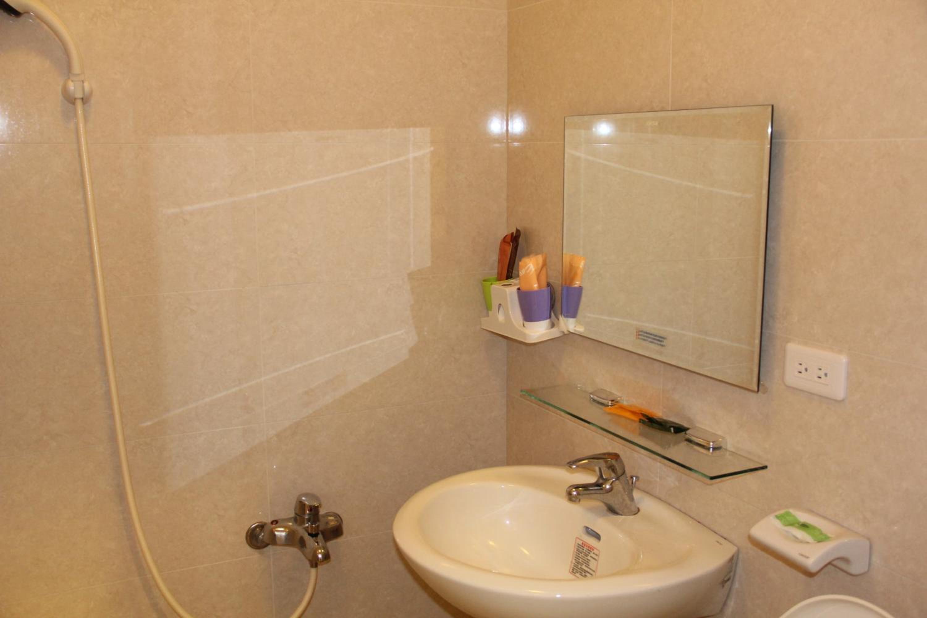Standard Queen Room with Two Queen Beds photo 2