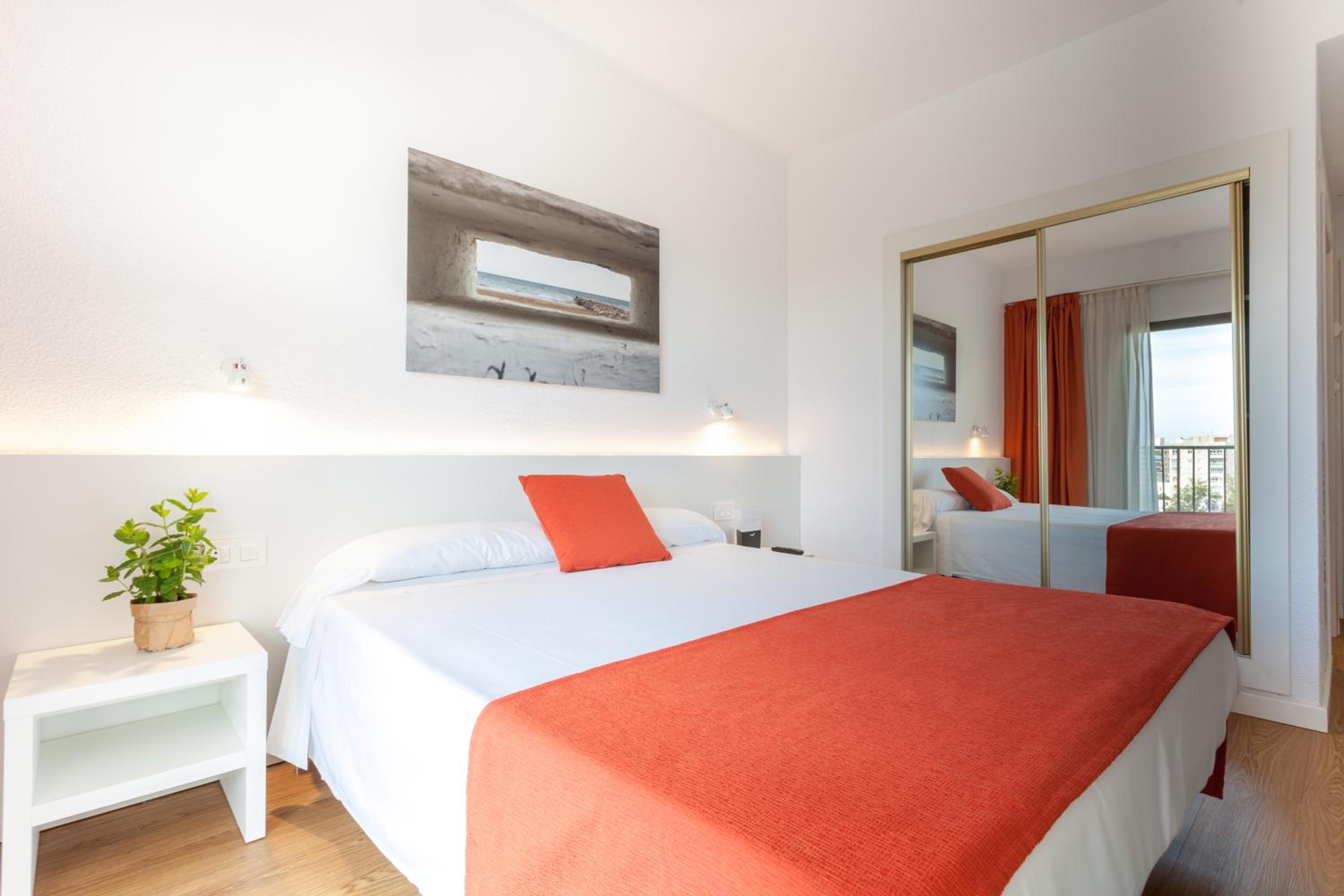 Double or Twin Room - Photo 4
