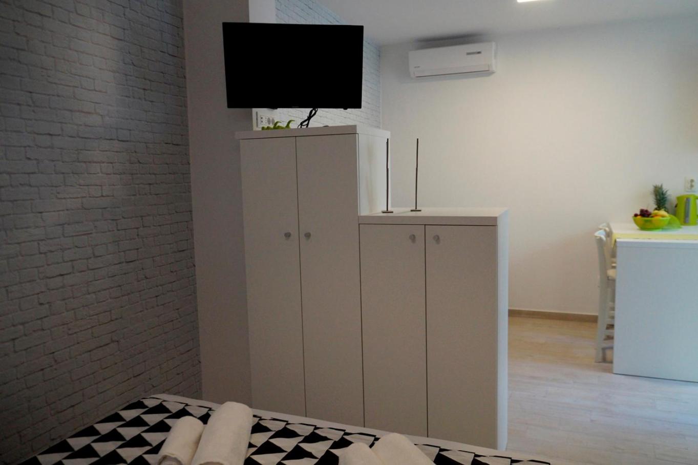 King Studio with Sofa Bed