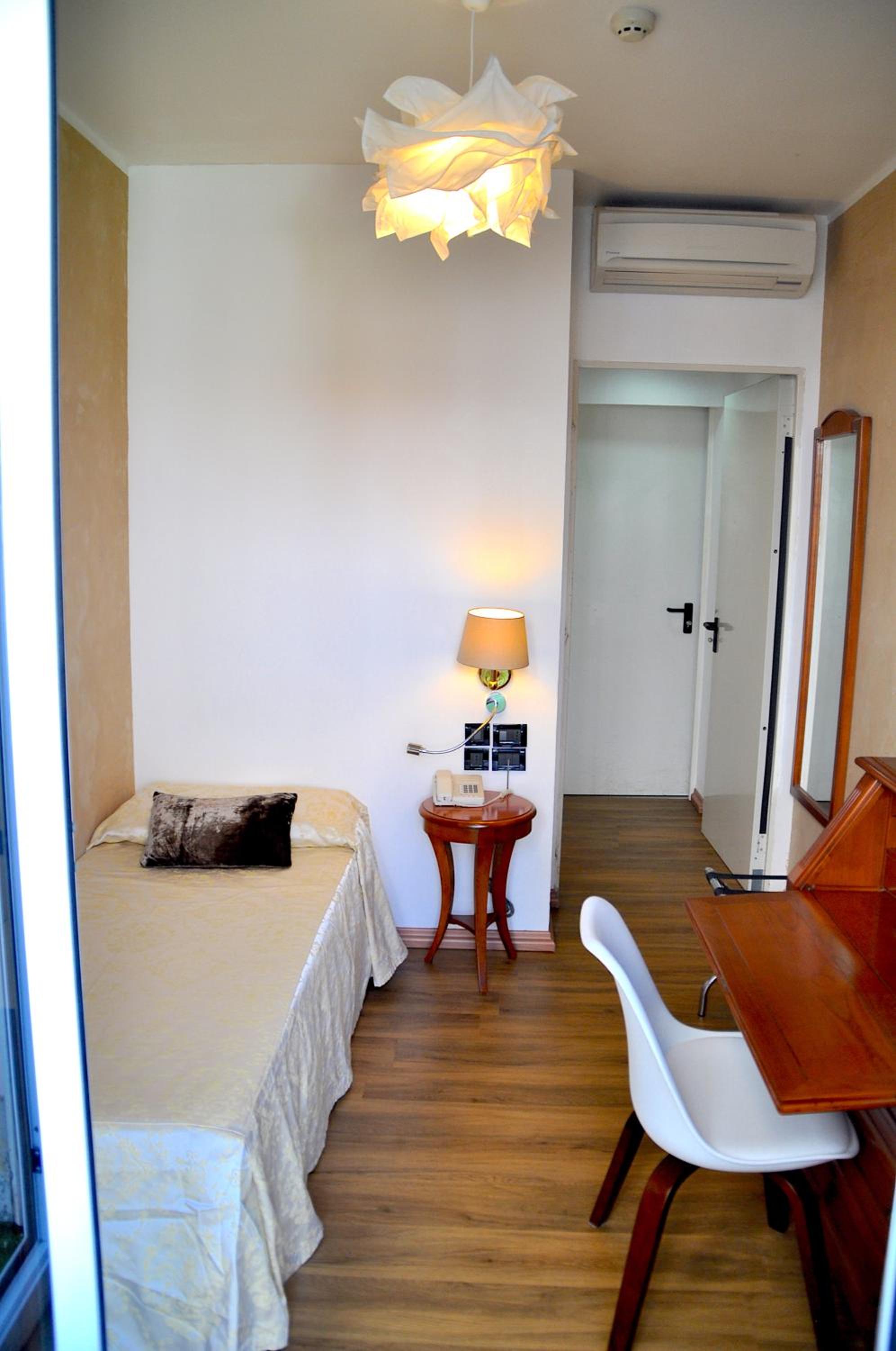 Single Room photo 2