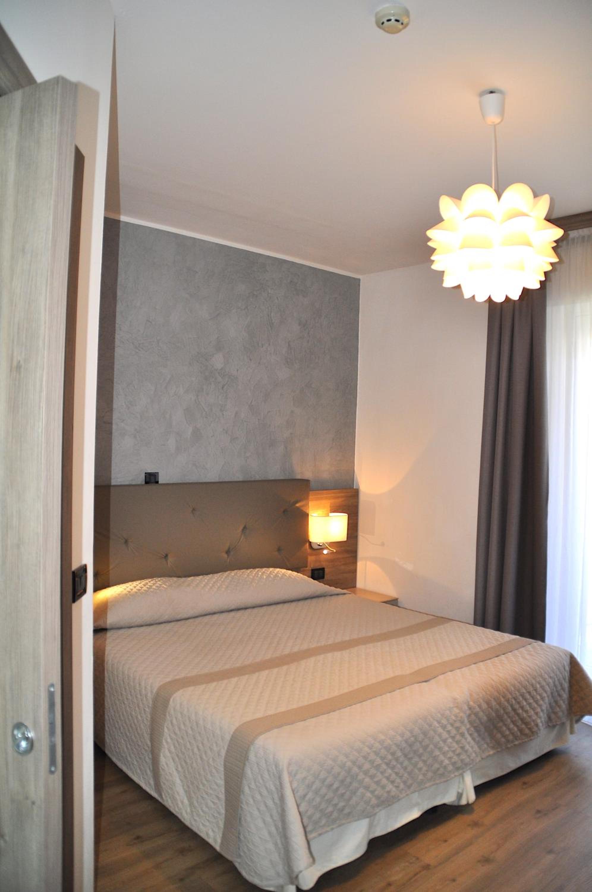Double Room - Photo 12