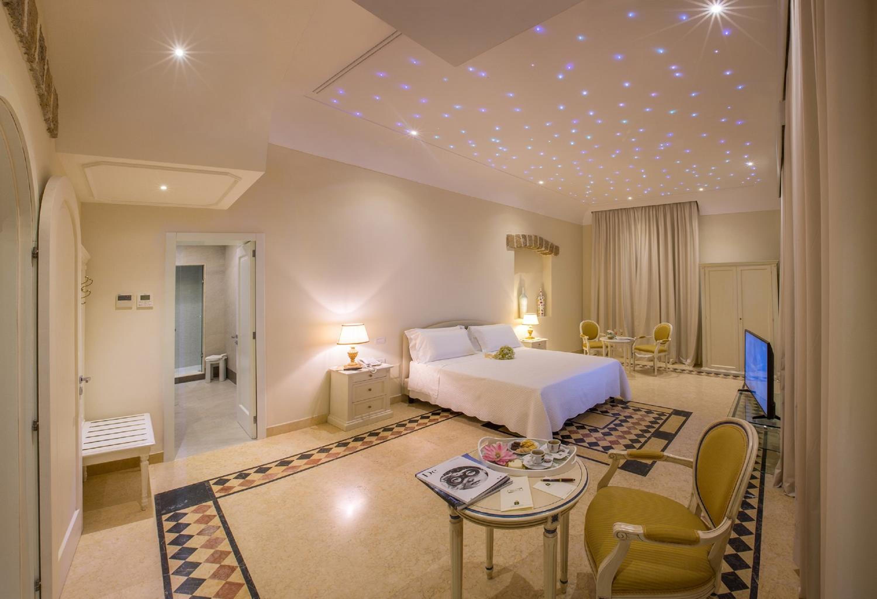 Deluxe Suite - Photo 3