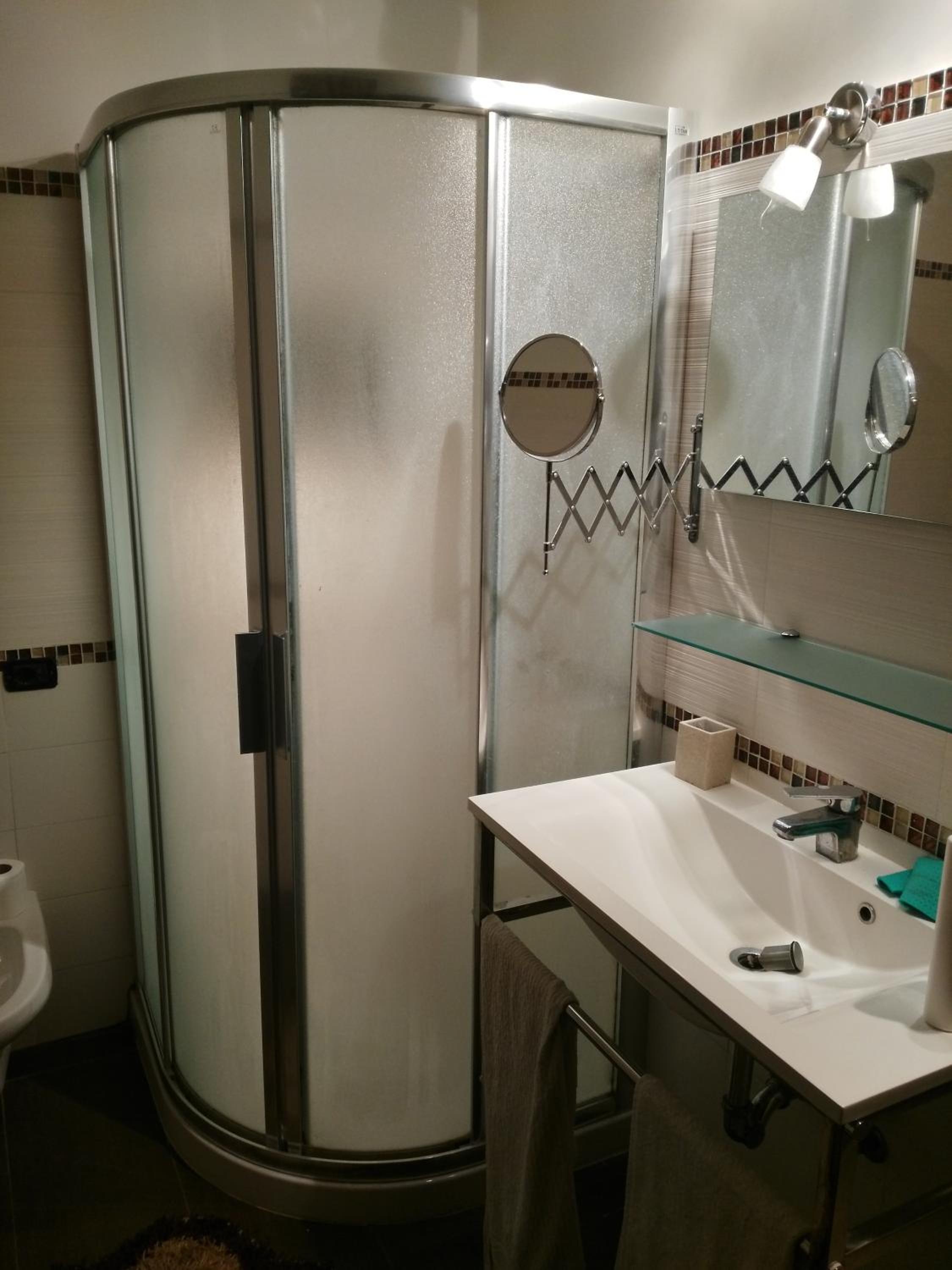 Double Room with Private Bathroom - Photo 64
