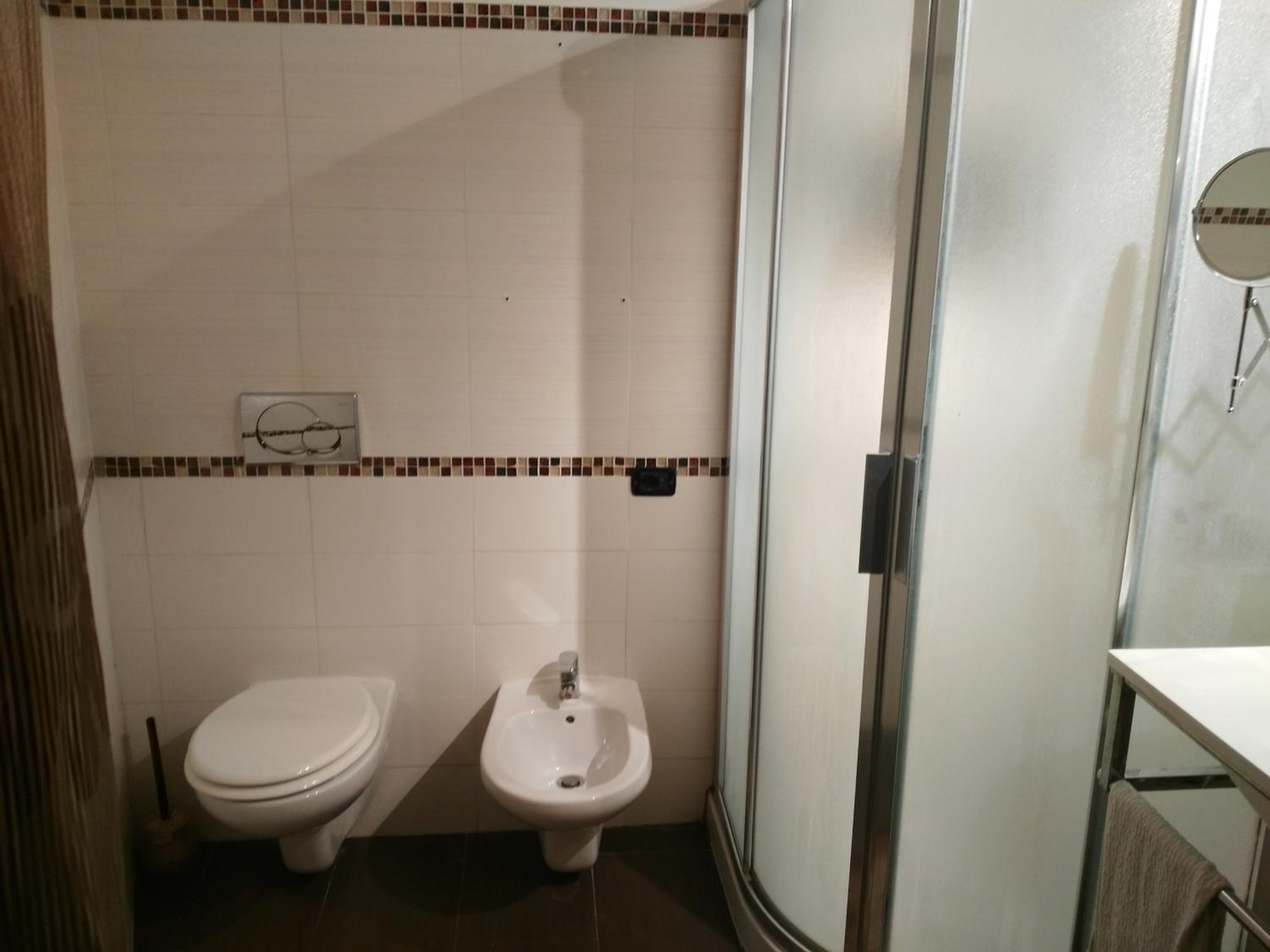 Double Room with Private Bathroom - Photo 61