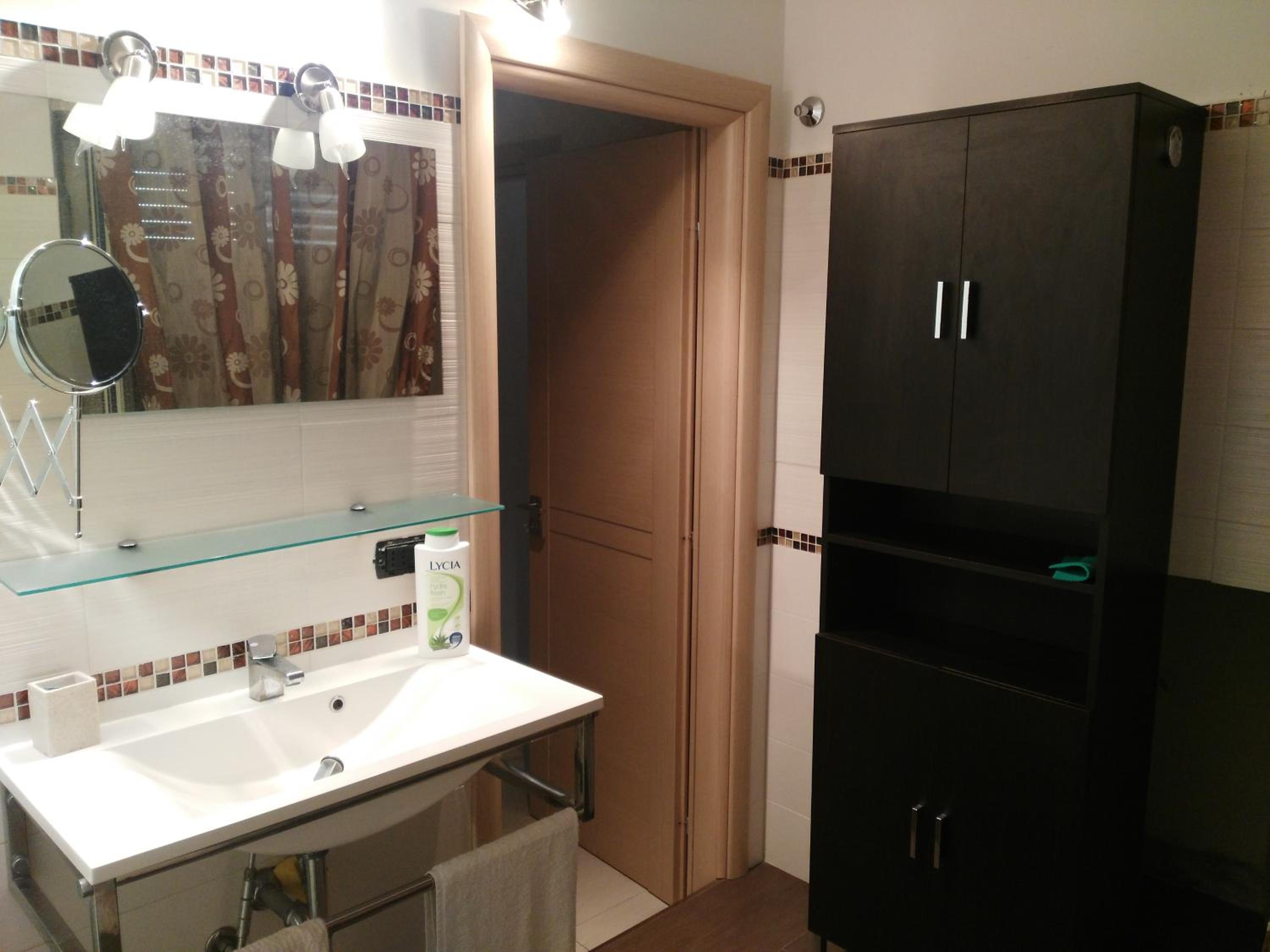 Double Room with Private Bathroom - Photo 3