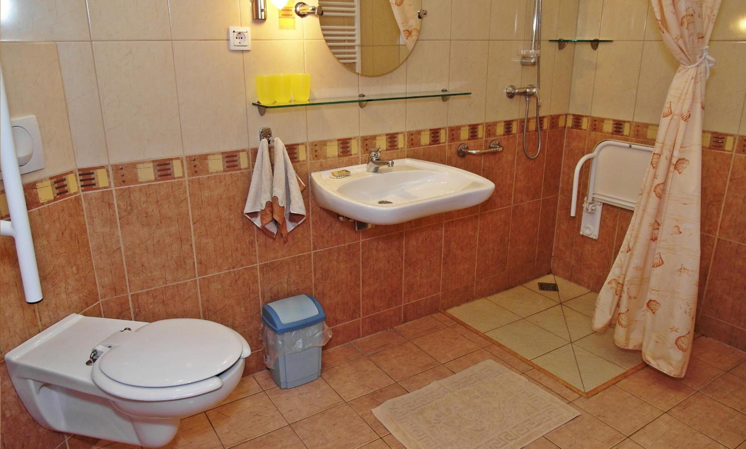 Triple Room - Disability Access - Photo 2