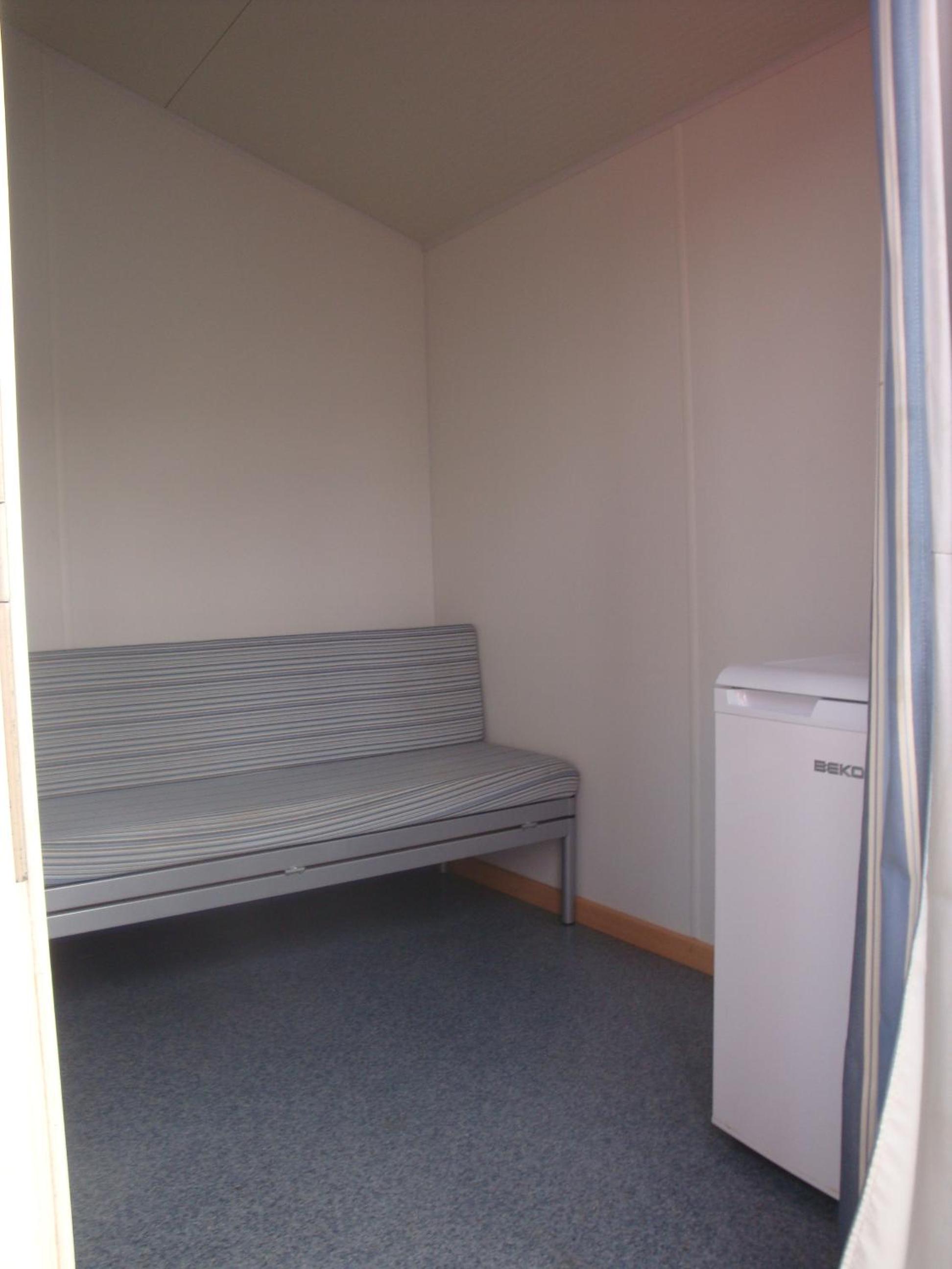 Caravan with Shared Bathroom photo 2