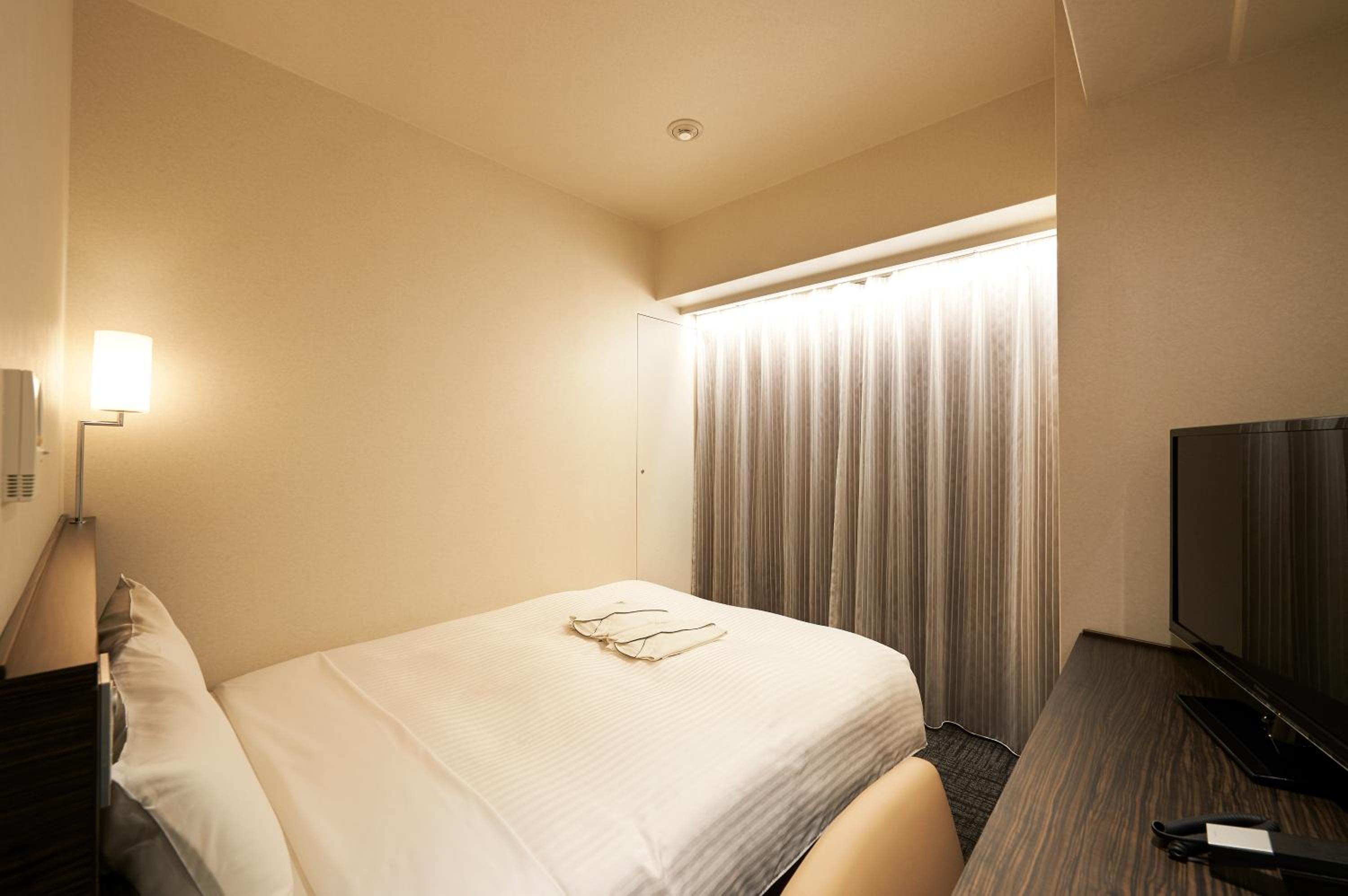 Double Room - Non-Smoking photo 2