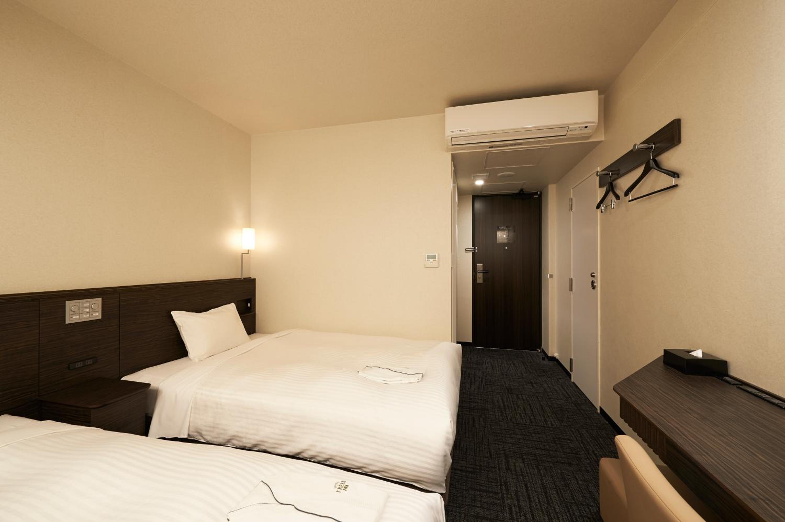 Twin Room - Non-Smoking photo 3