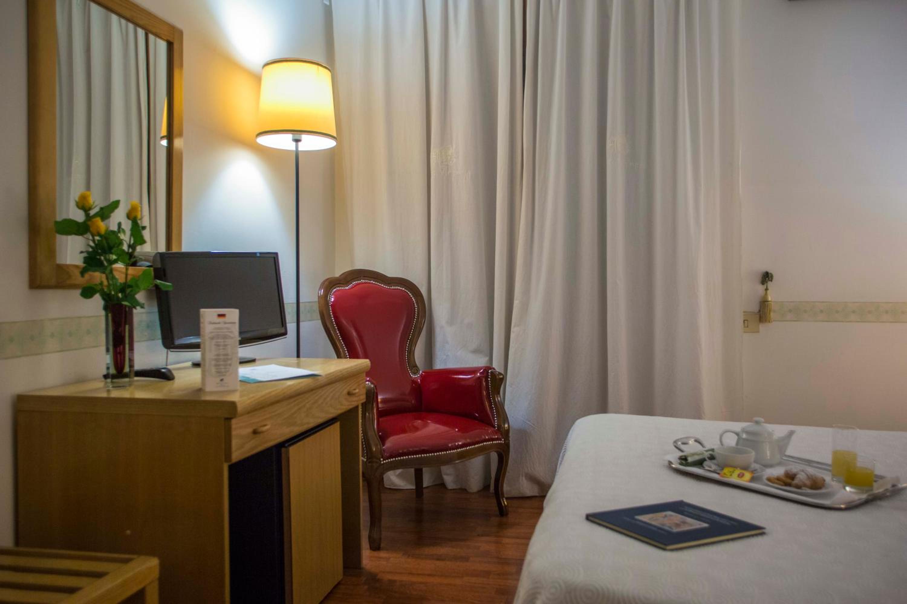 Standard Double Room - Photo 4