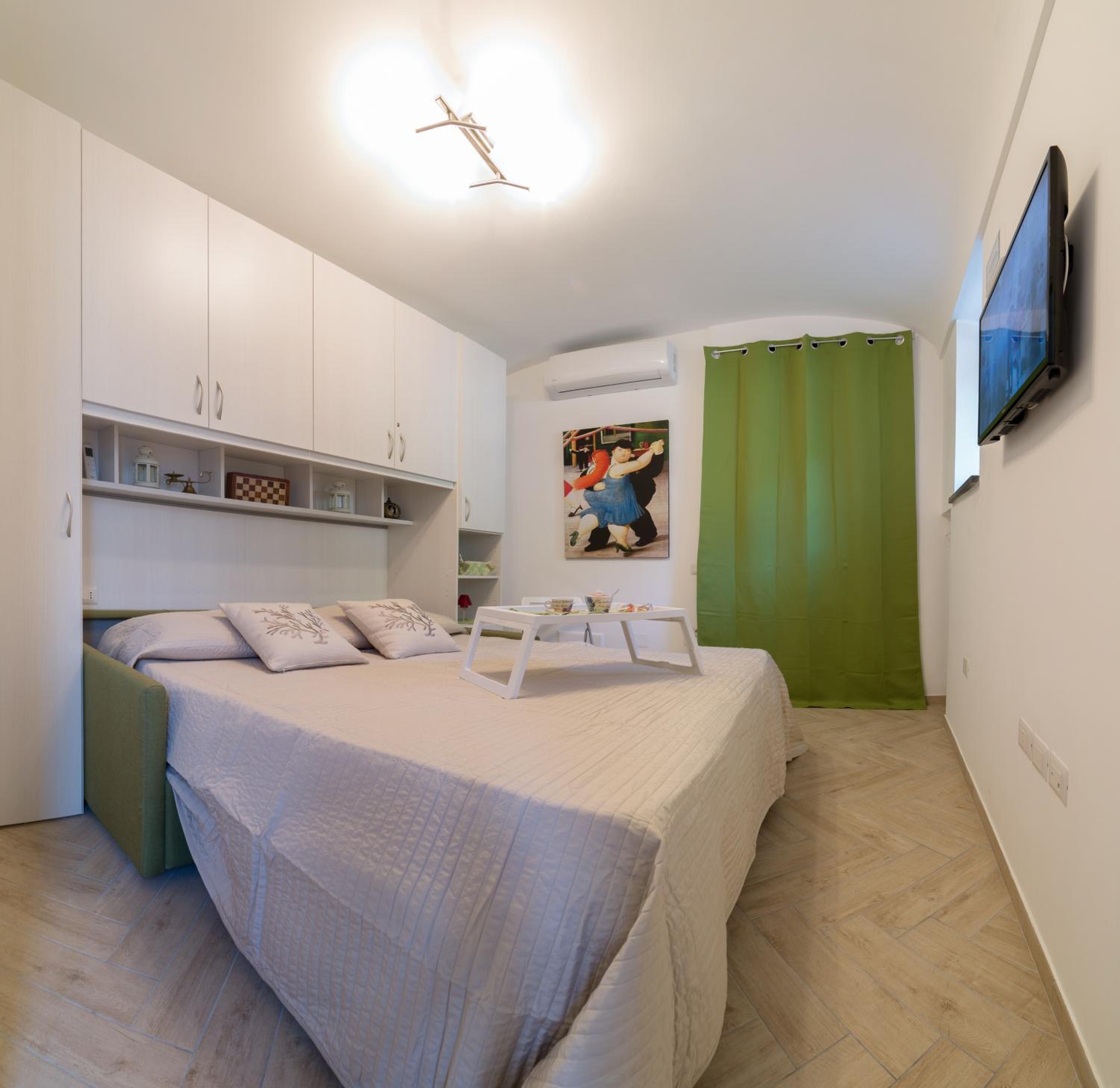 One-Bedroom House photo 1