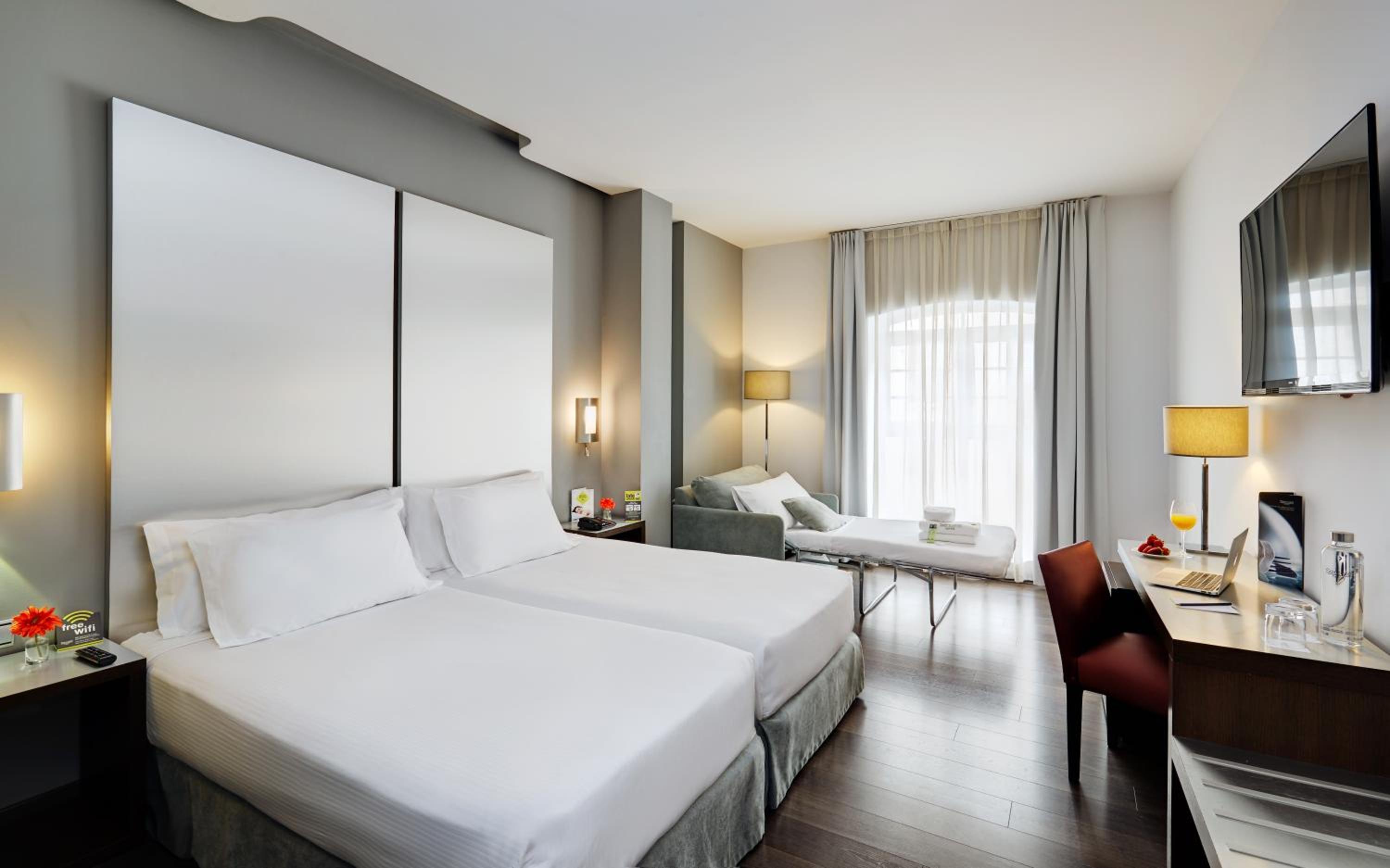Standard Double or Twin Room - Photo 1