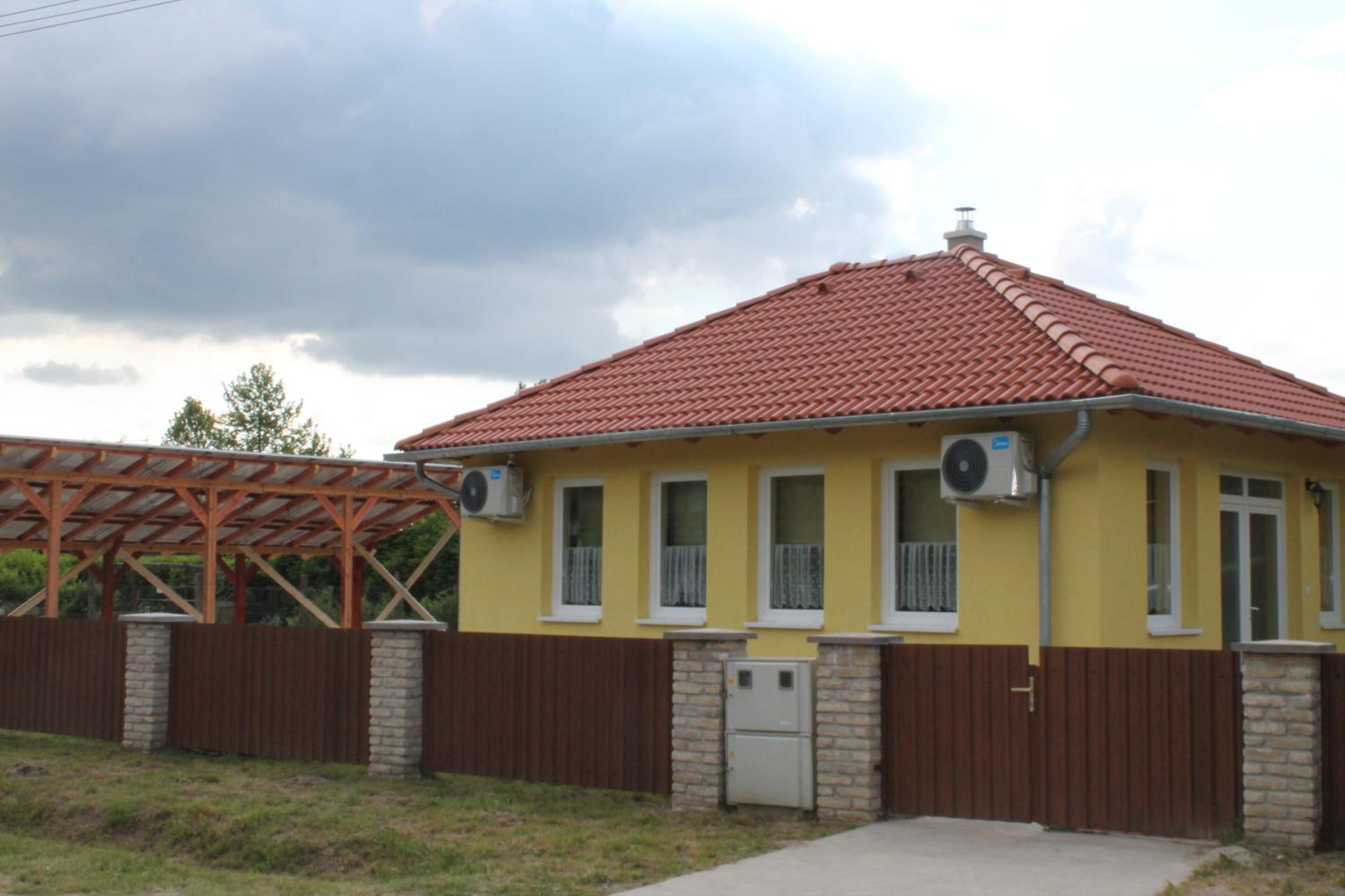 Three-Bedroom House - Photo 5