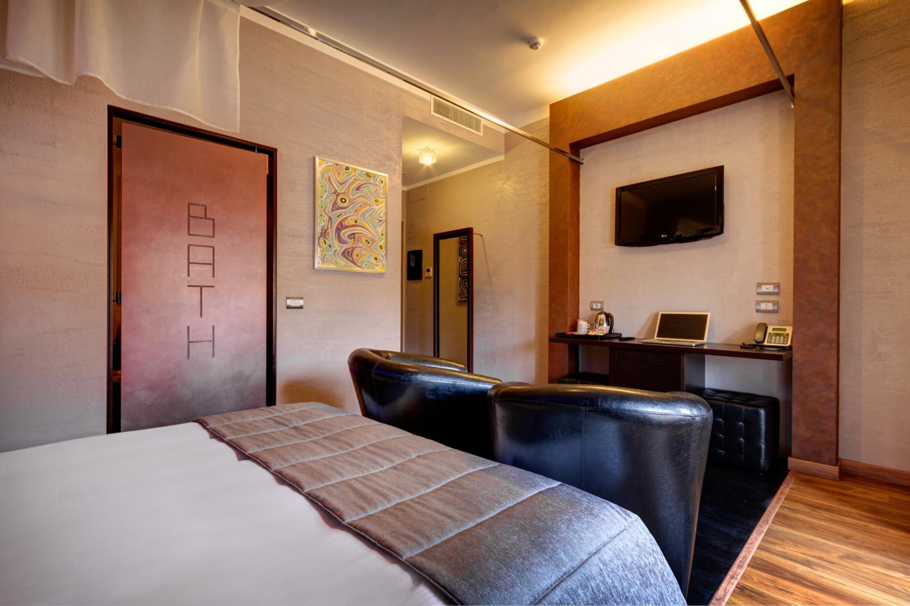 Comfort Double or Twin Room thumbnail 6
