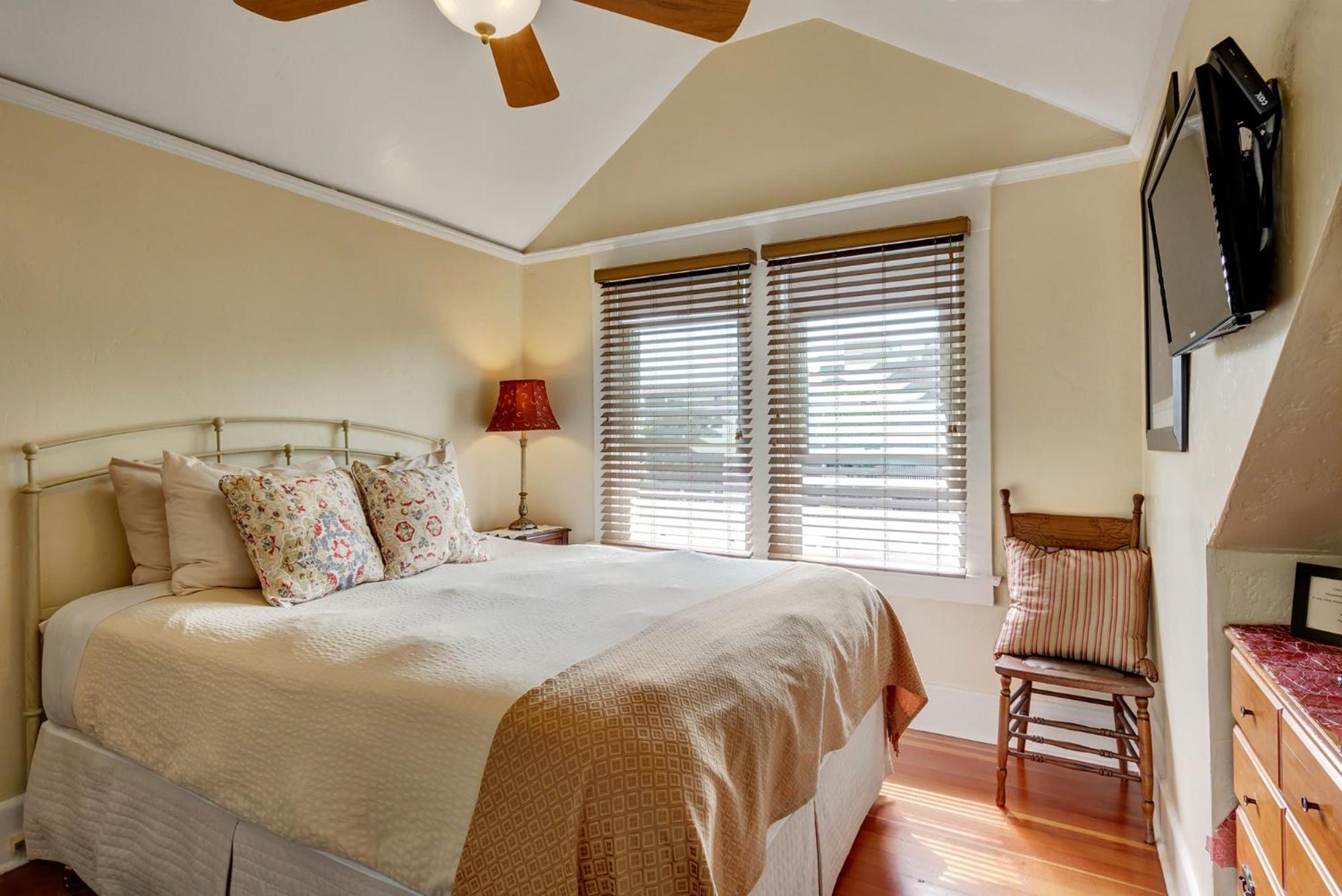 Deluxe Queen Room With Shower