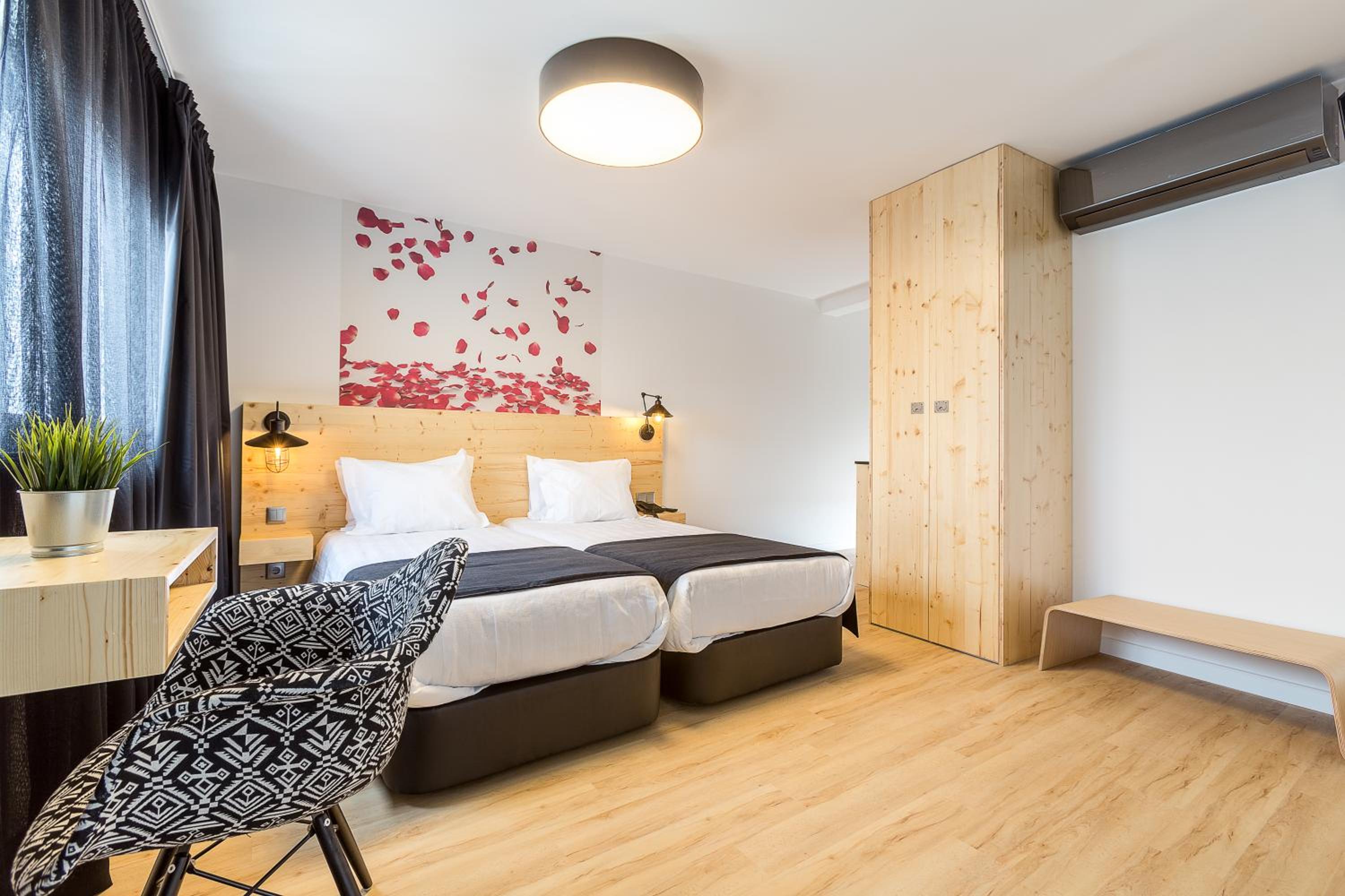 Suite with Balcony and Sanctuary View photo 1
