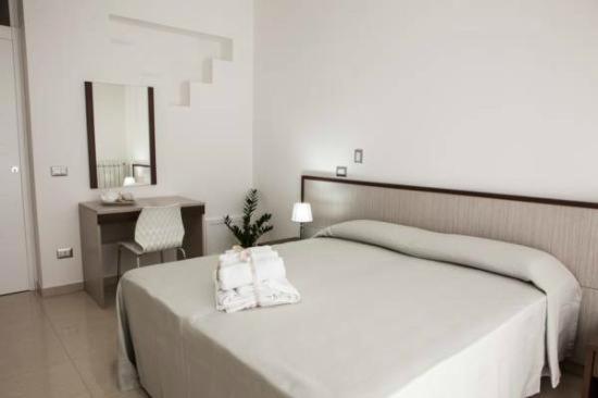Queen Room with Balcony photo 1