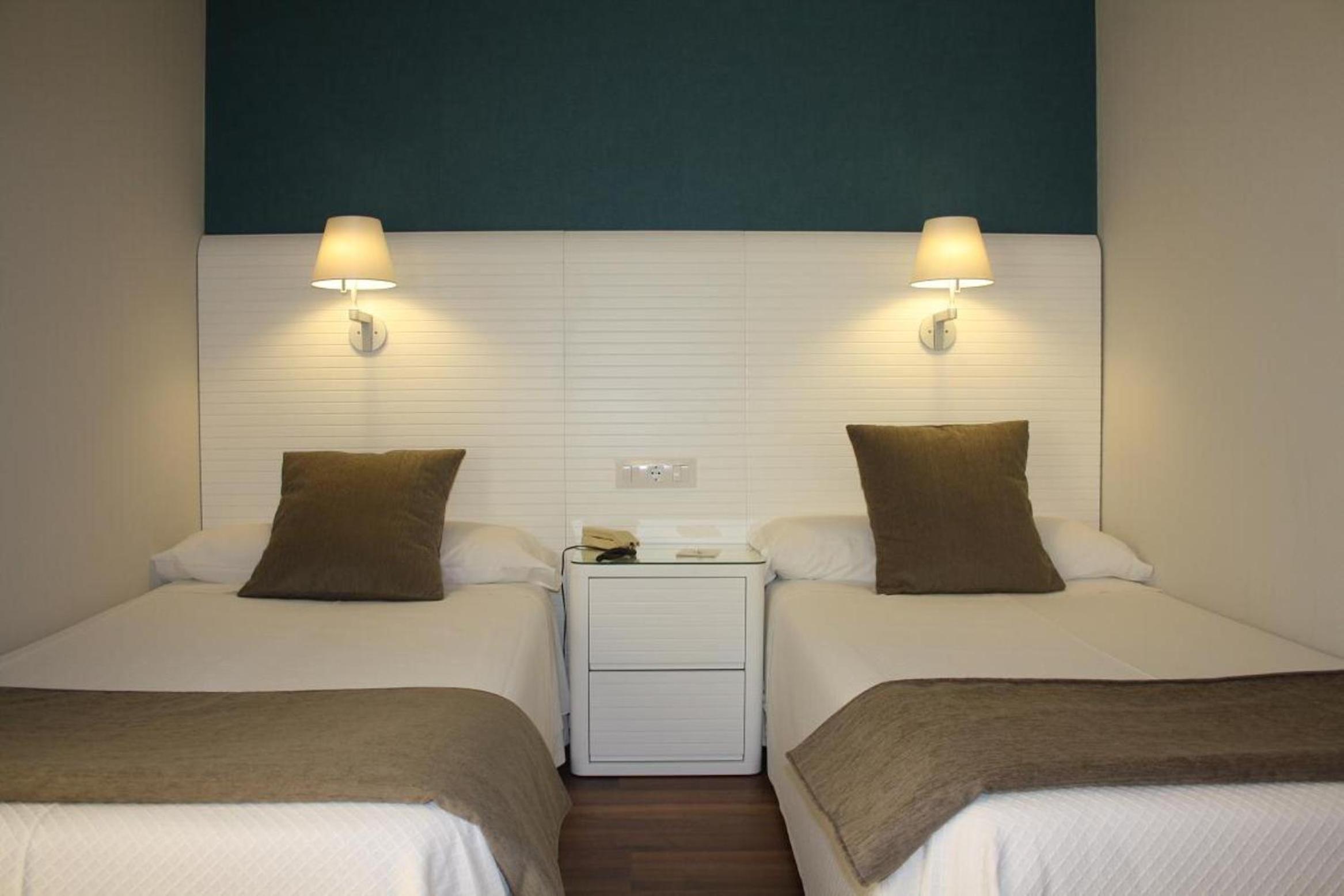 Double or Twin Room - Photo 2