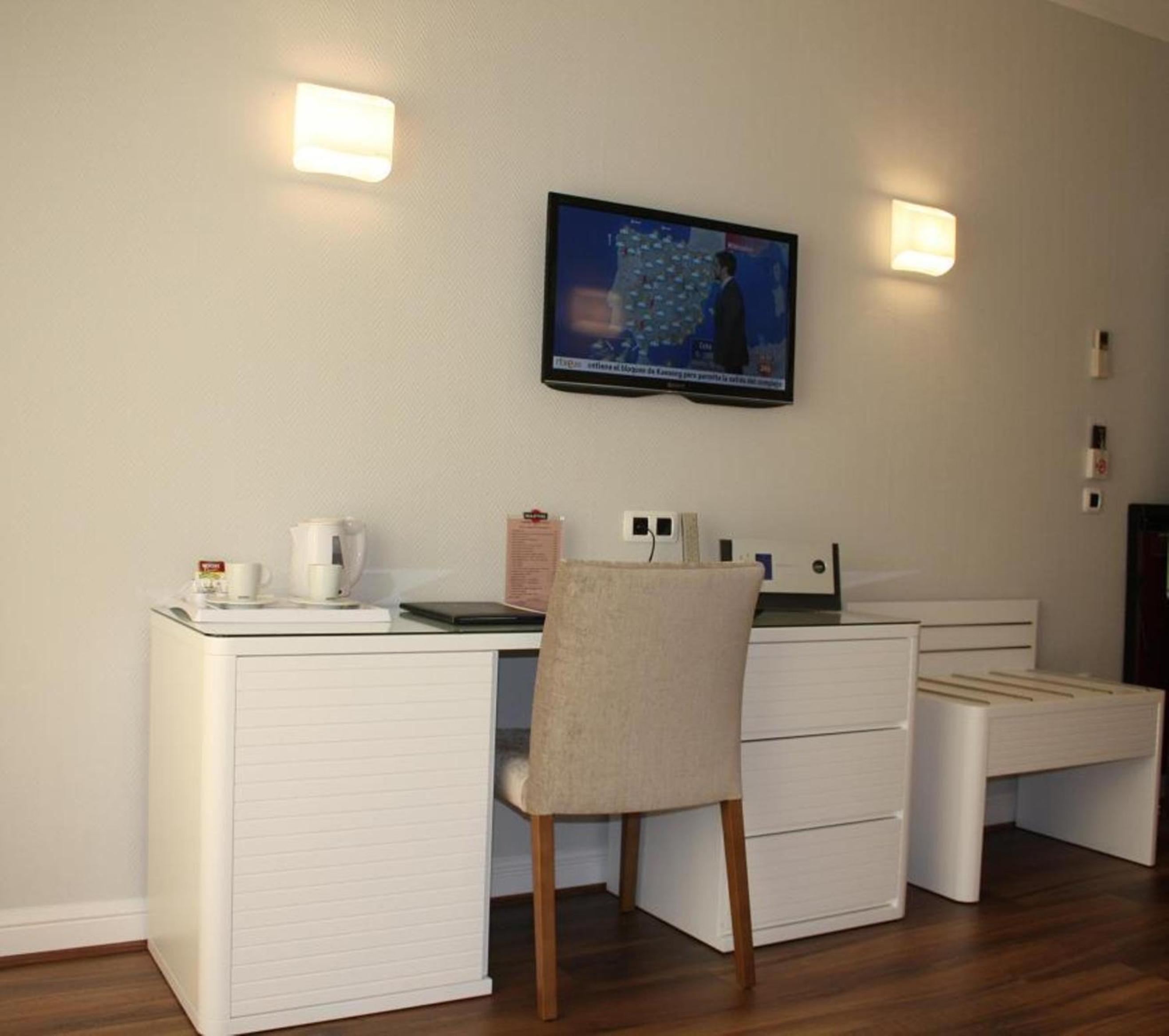 Double or Twin Room - Photo 5