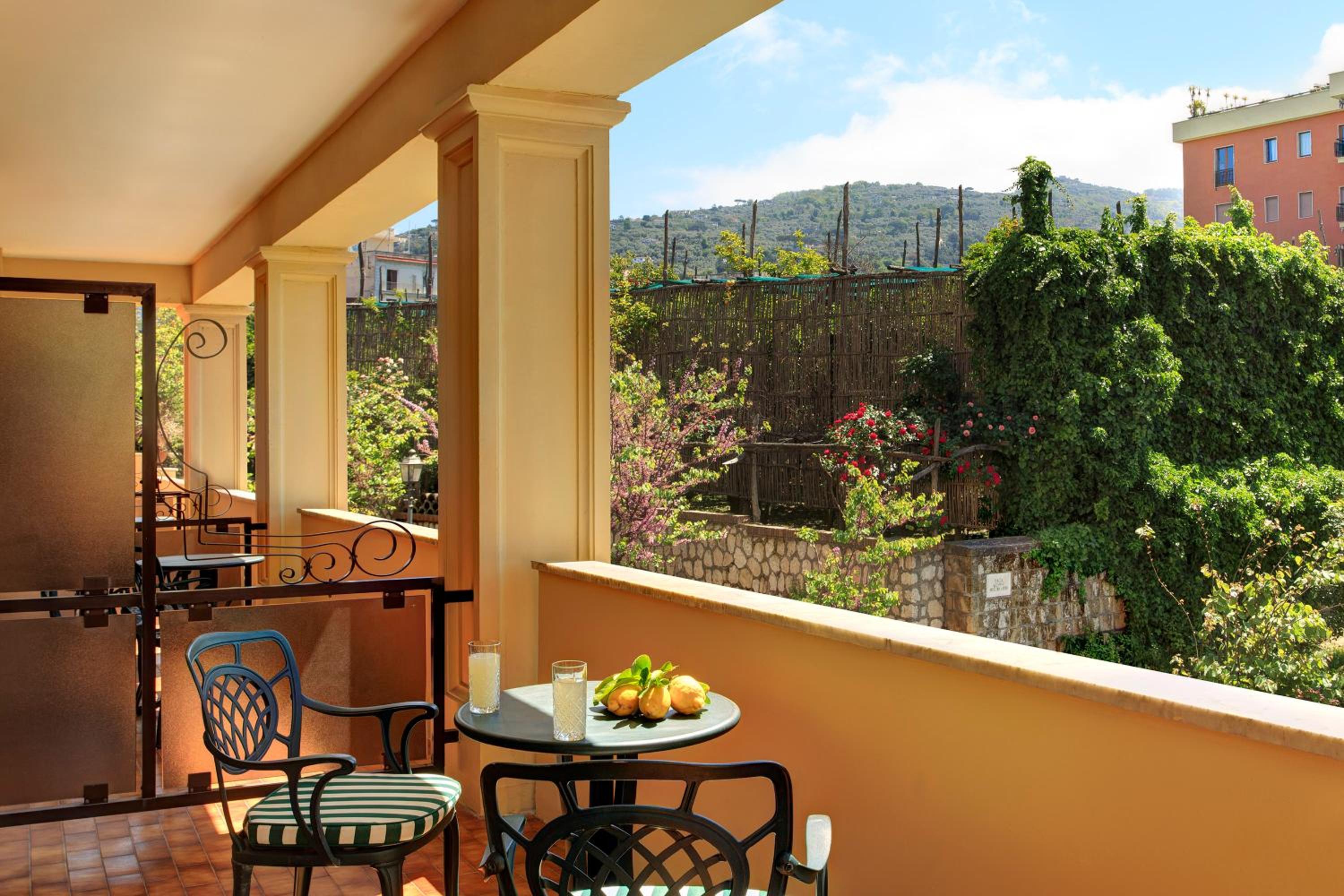 Superior Junior Suite with Balcony - Photo 6