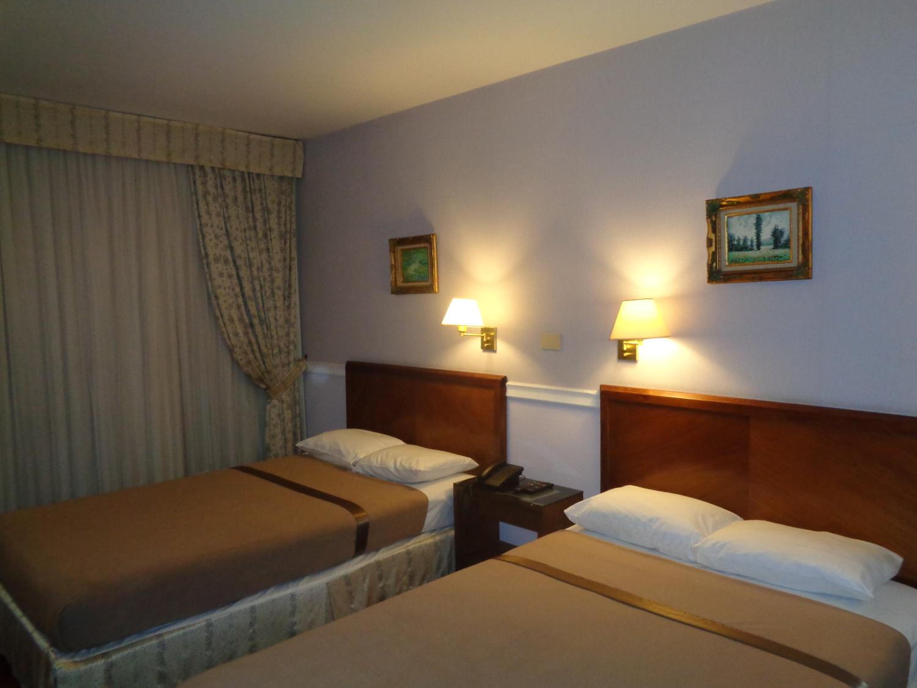 Standard Twin Room - Photo 3