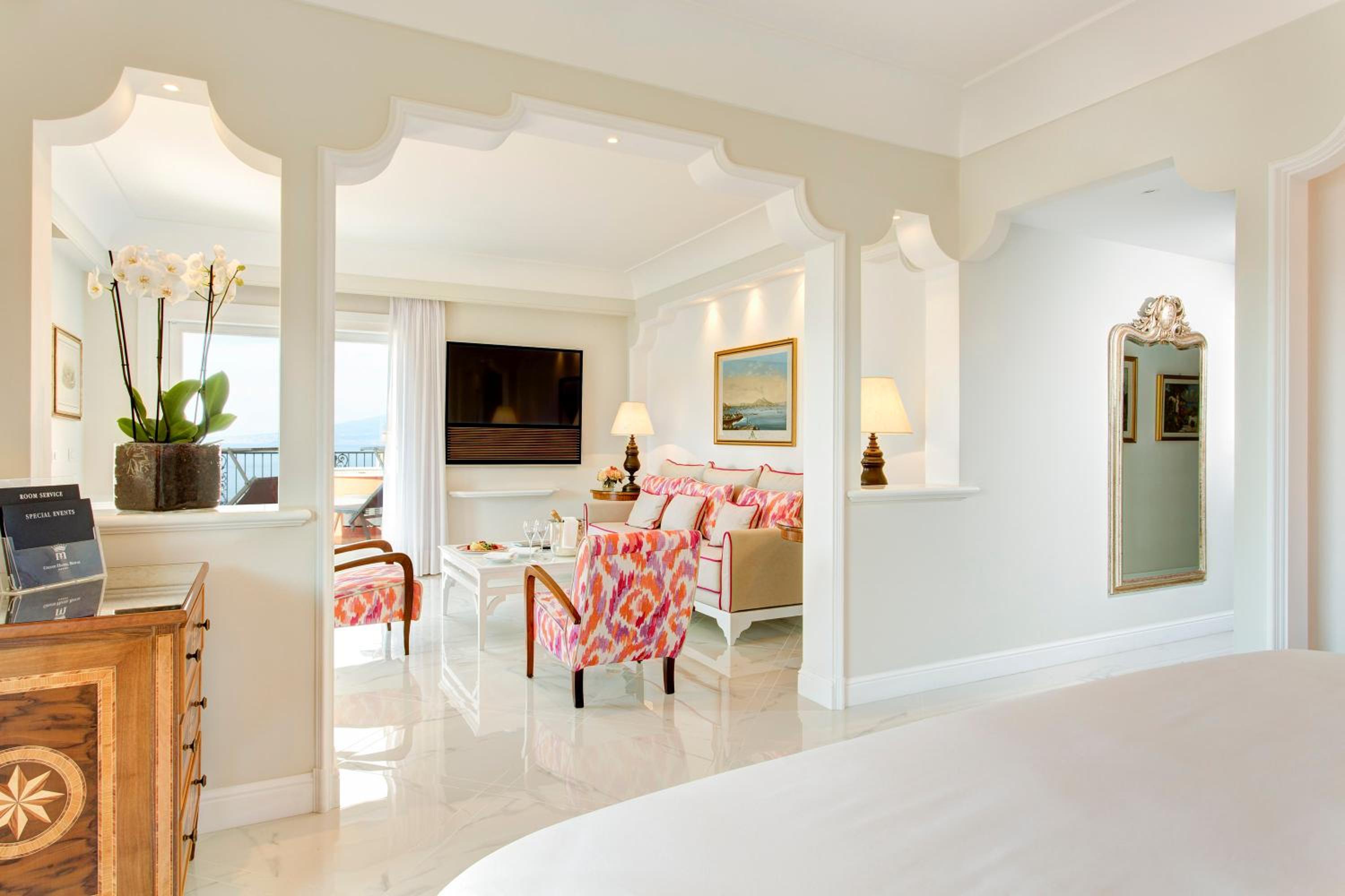 Royal Junior Suite Sea View Terrace with Spa Bath - Photo 7