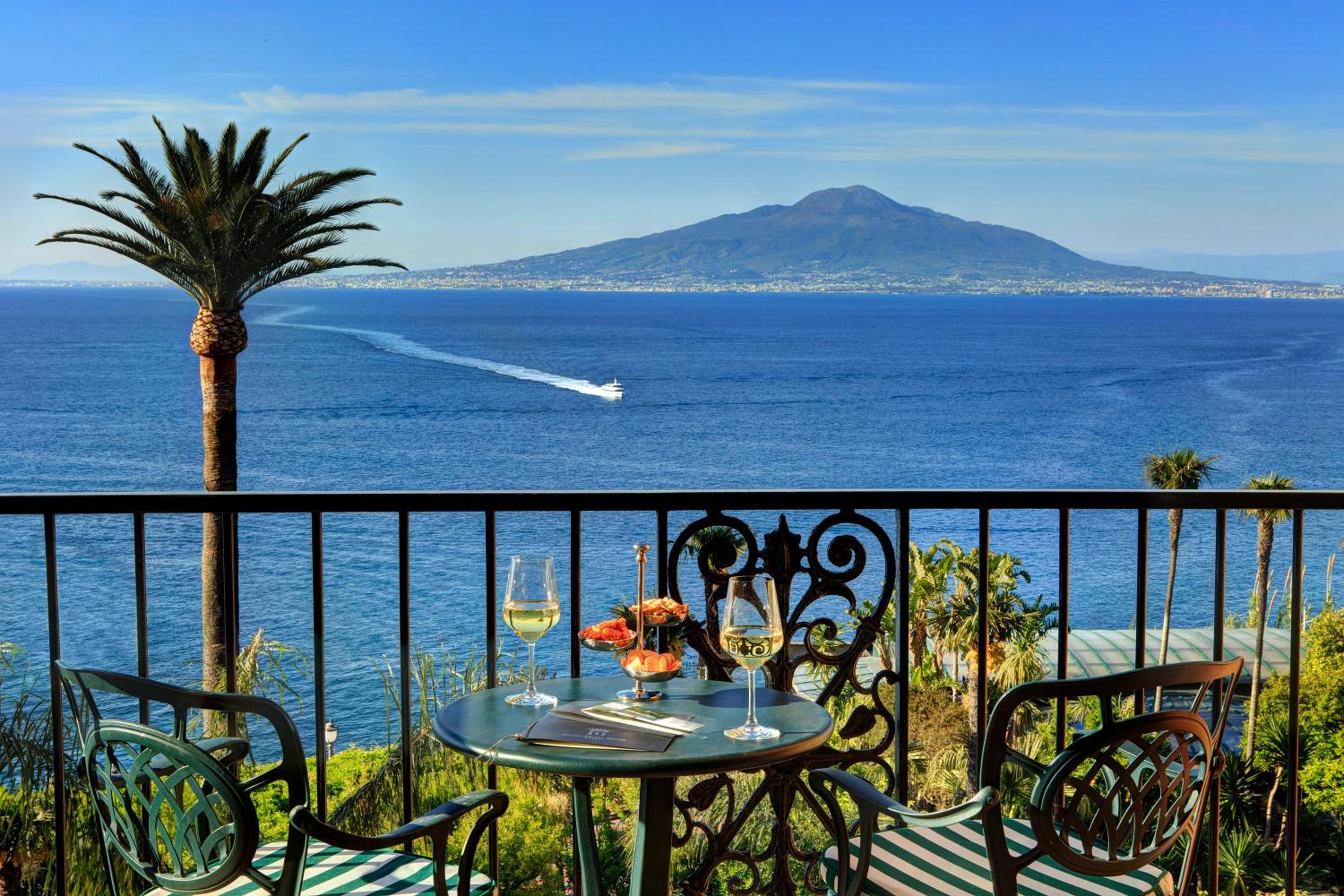 Royal Junior Suite Sea View Terrace with Spa Bath - Photo 2
