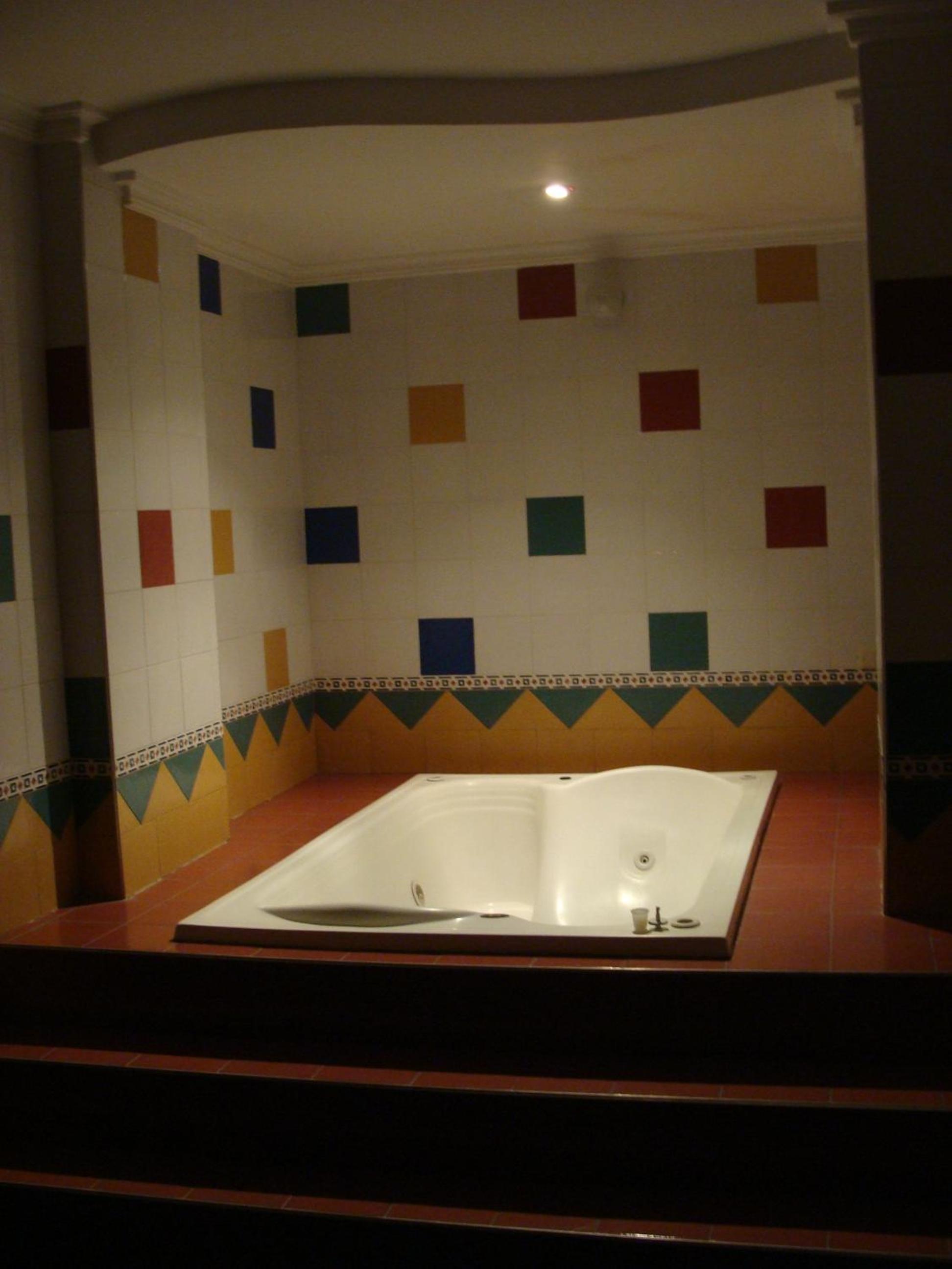 Deluxe Suite with Spa Bath