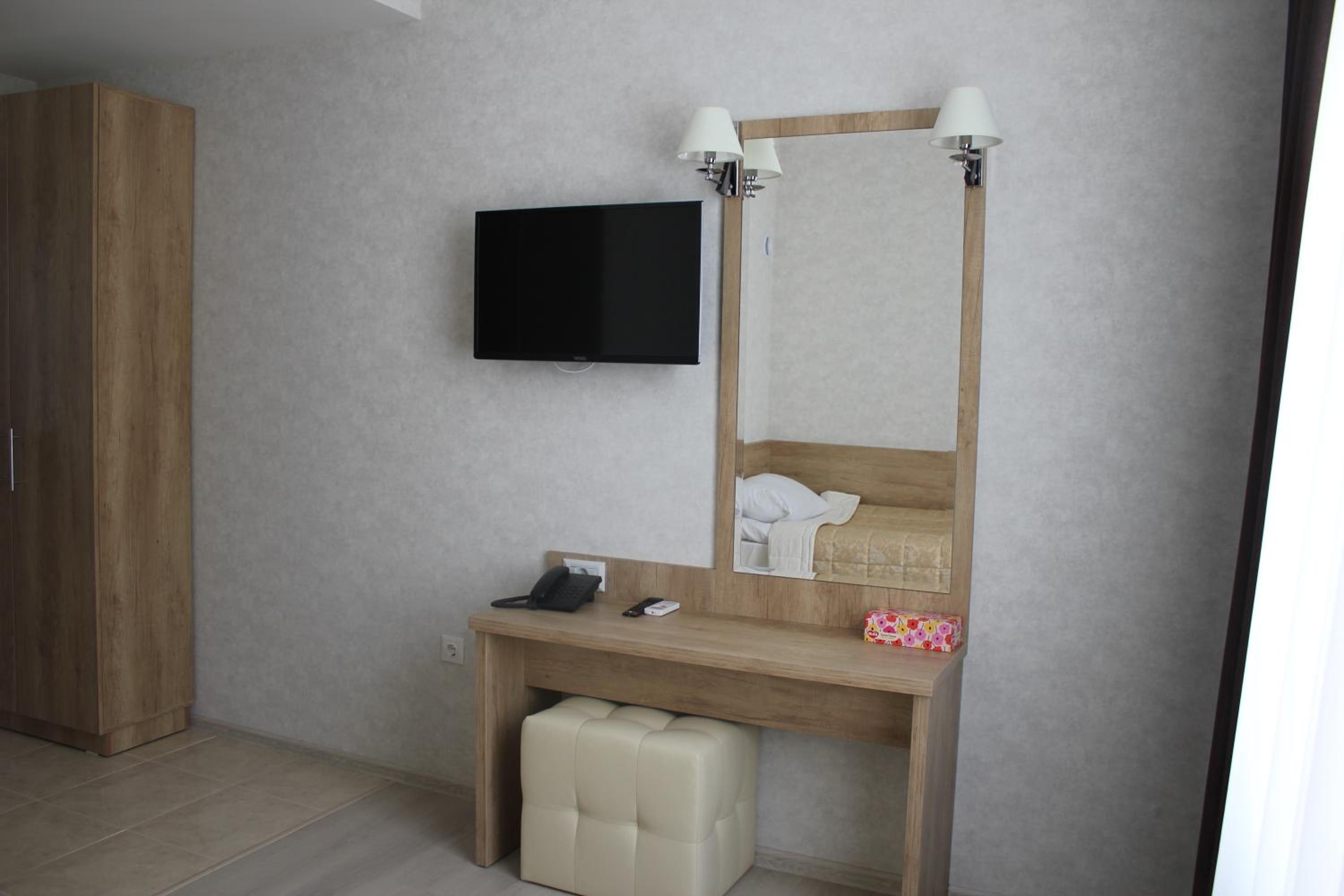 Small Single Room photo 2