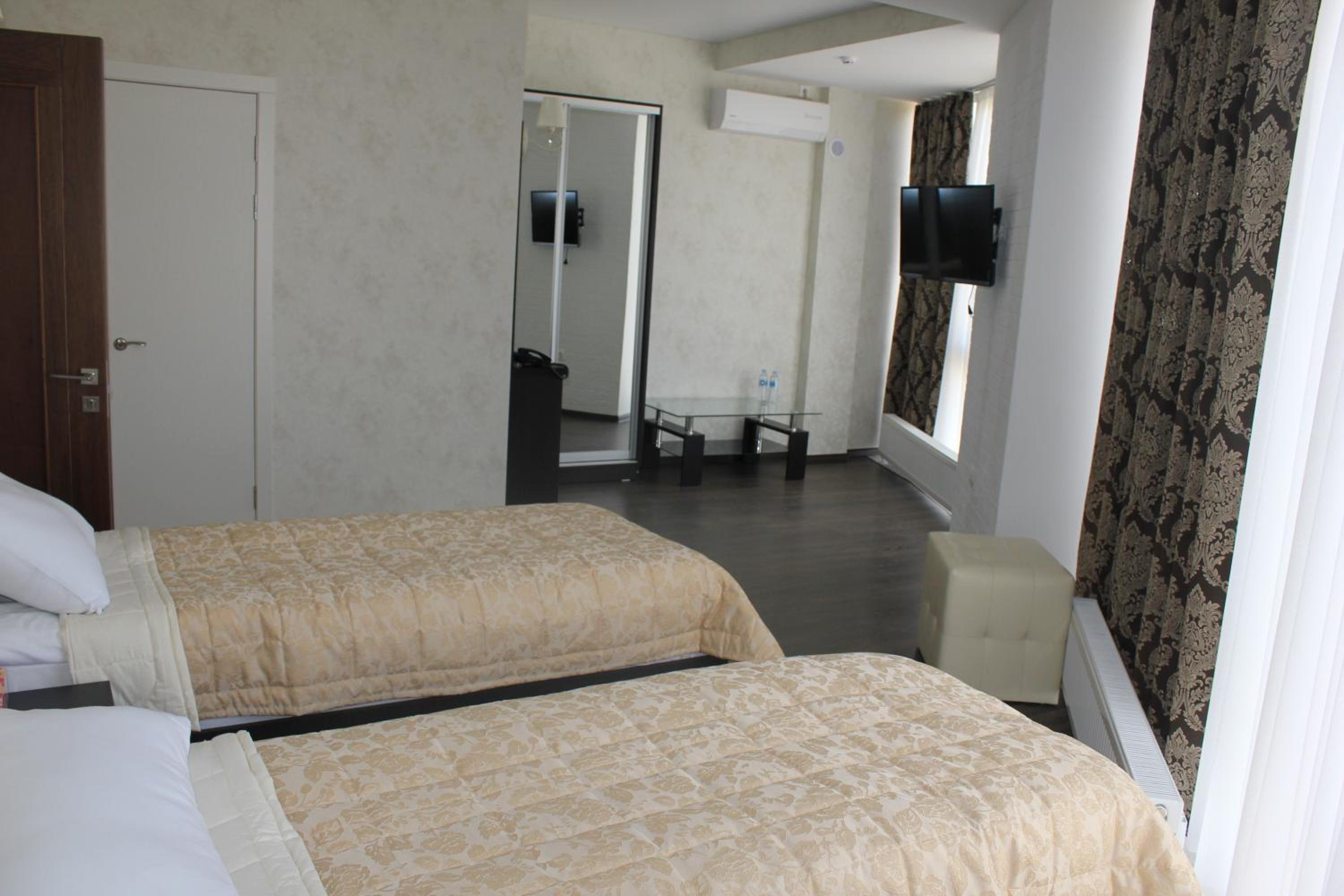 Large Twin Room photo 2