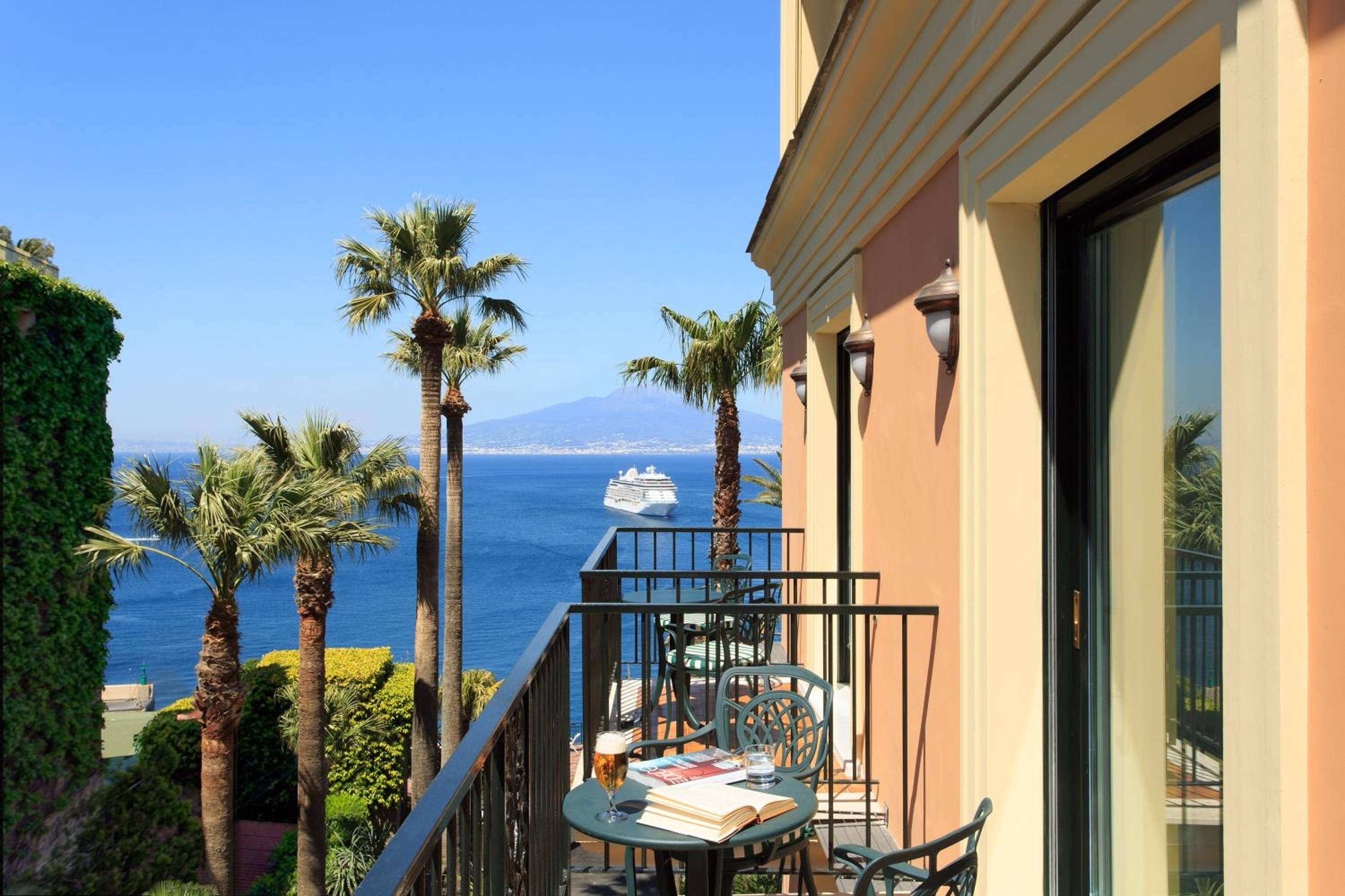 Luxury Suite - Photo 2