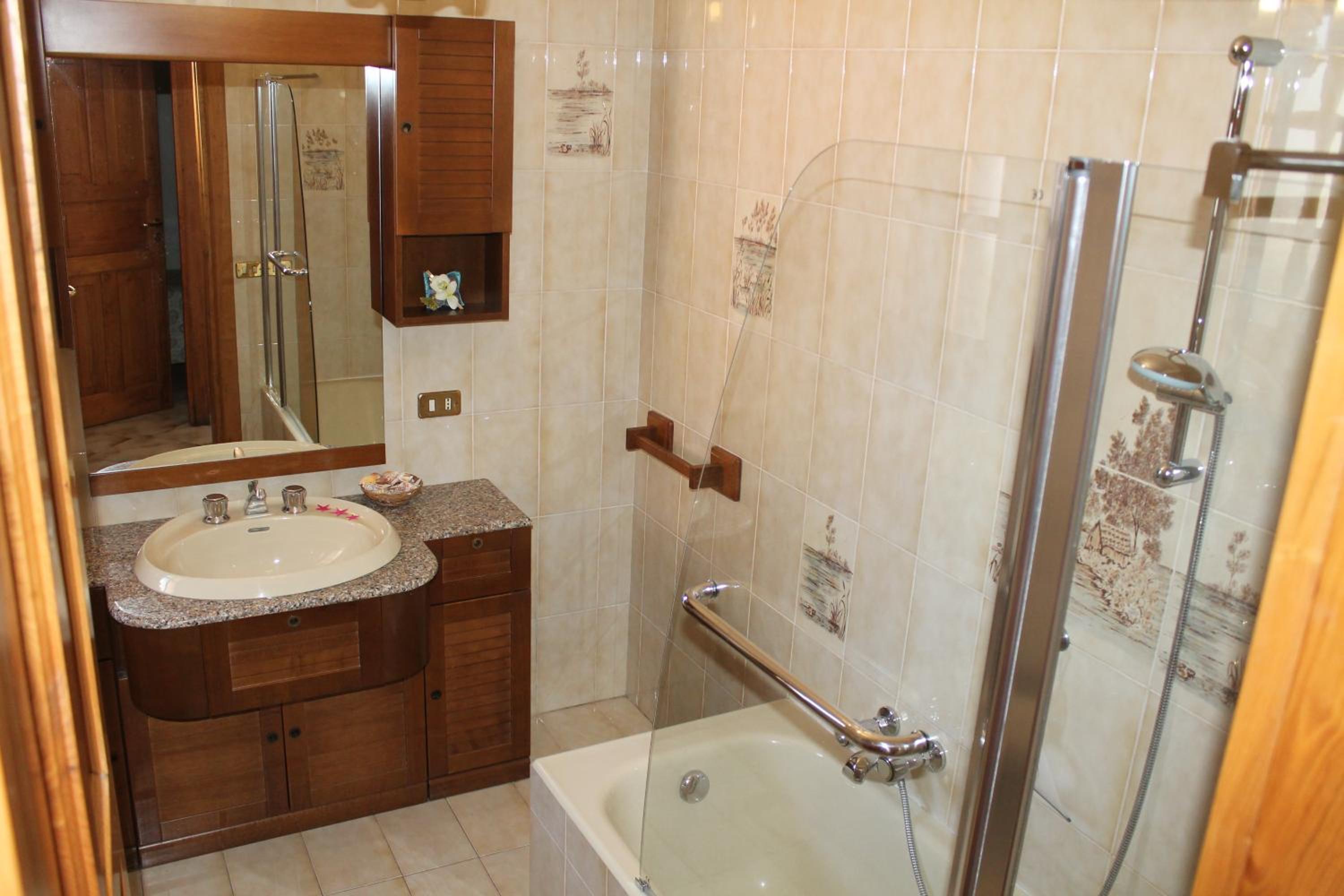 Apartment with Terrace - Photo 19