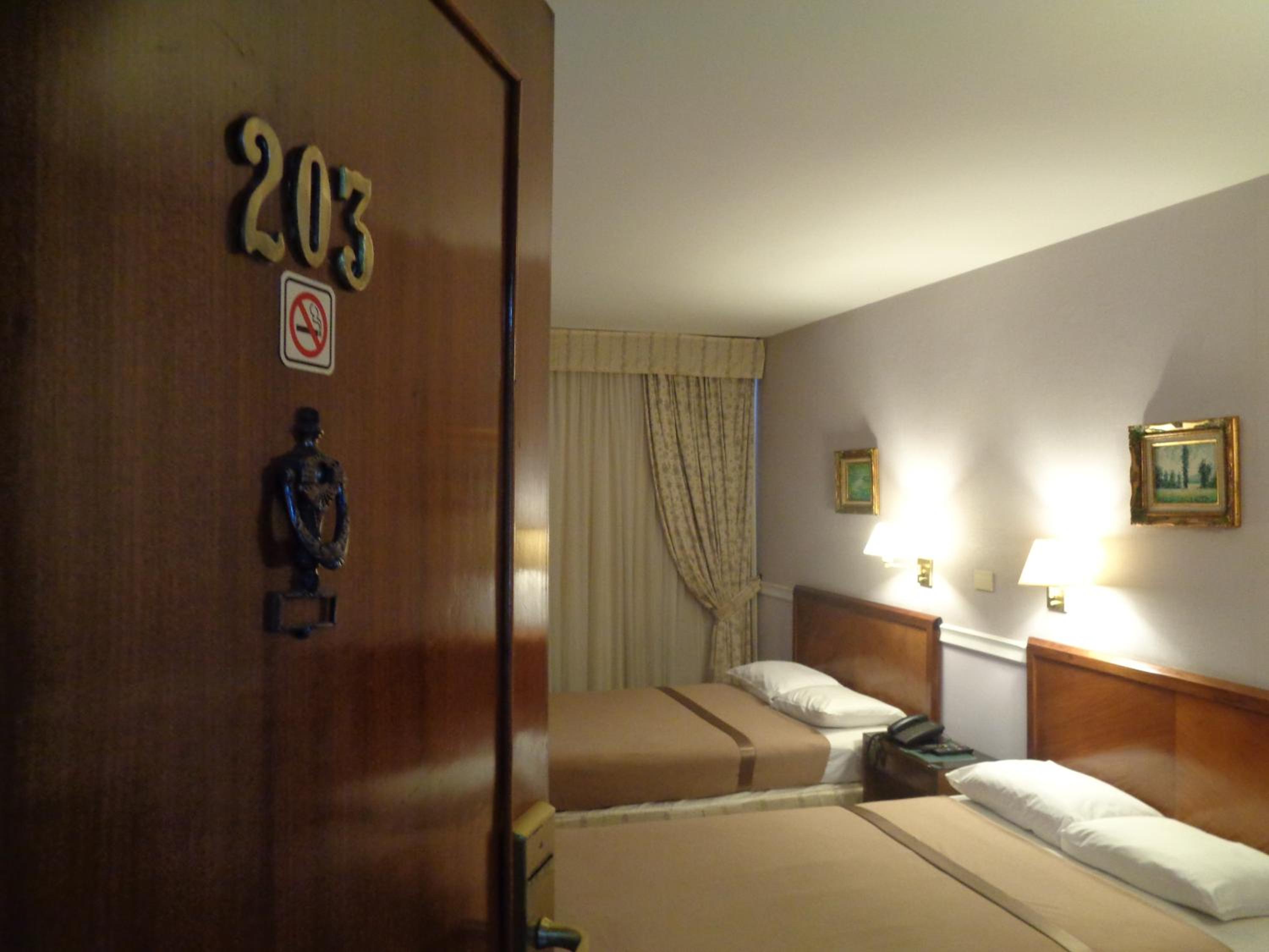 Standard Twin Room - Photo 1