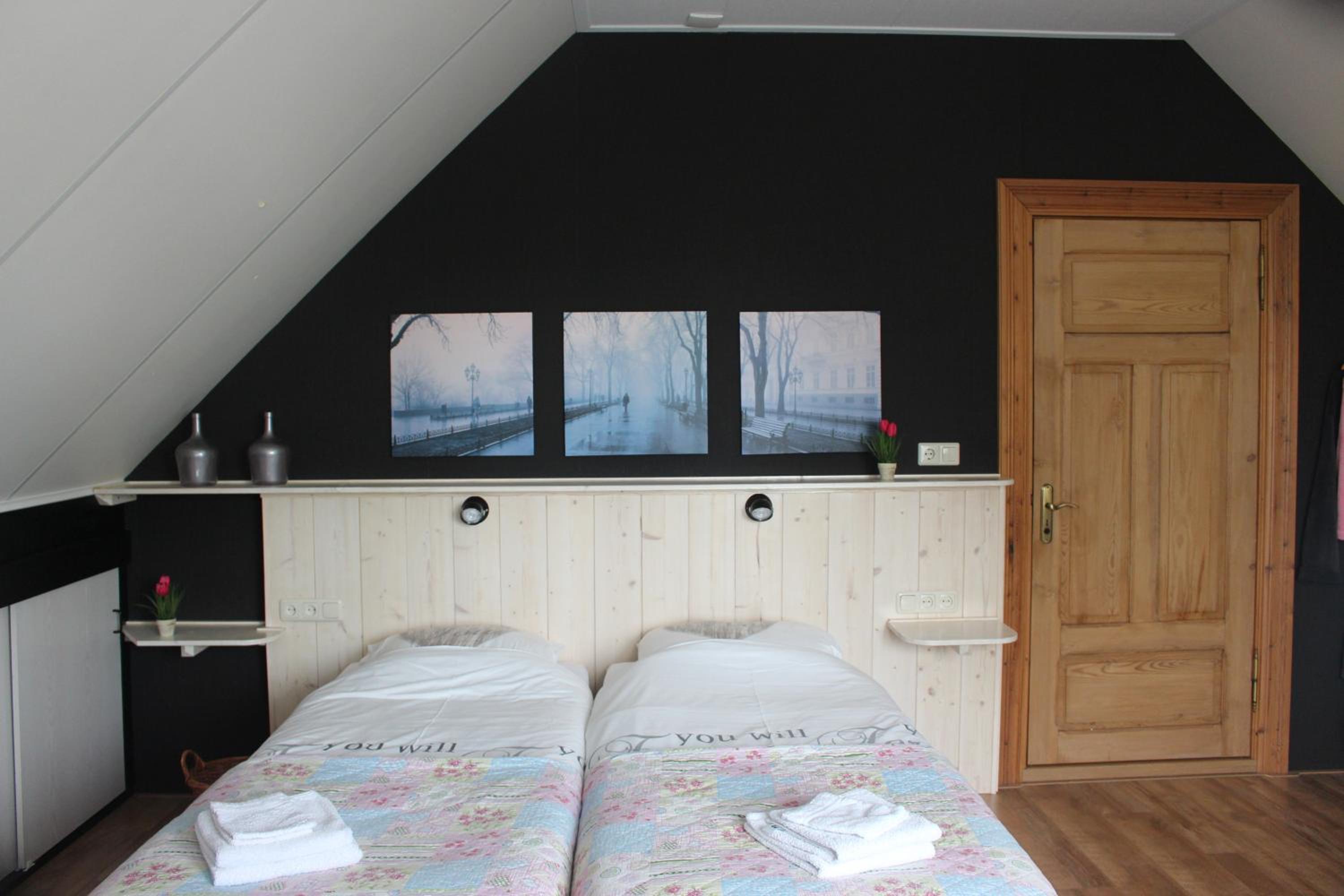 Family Room With Shared Bathroom photo 1